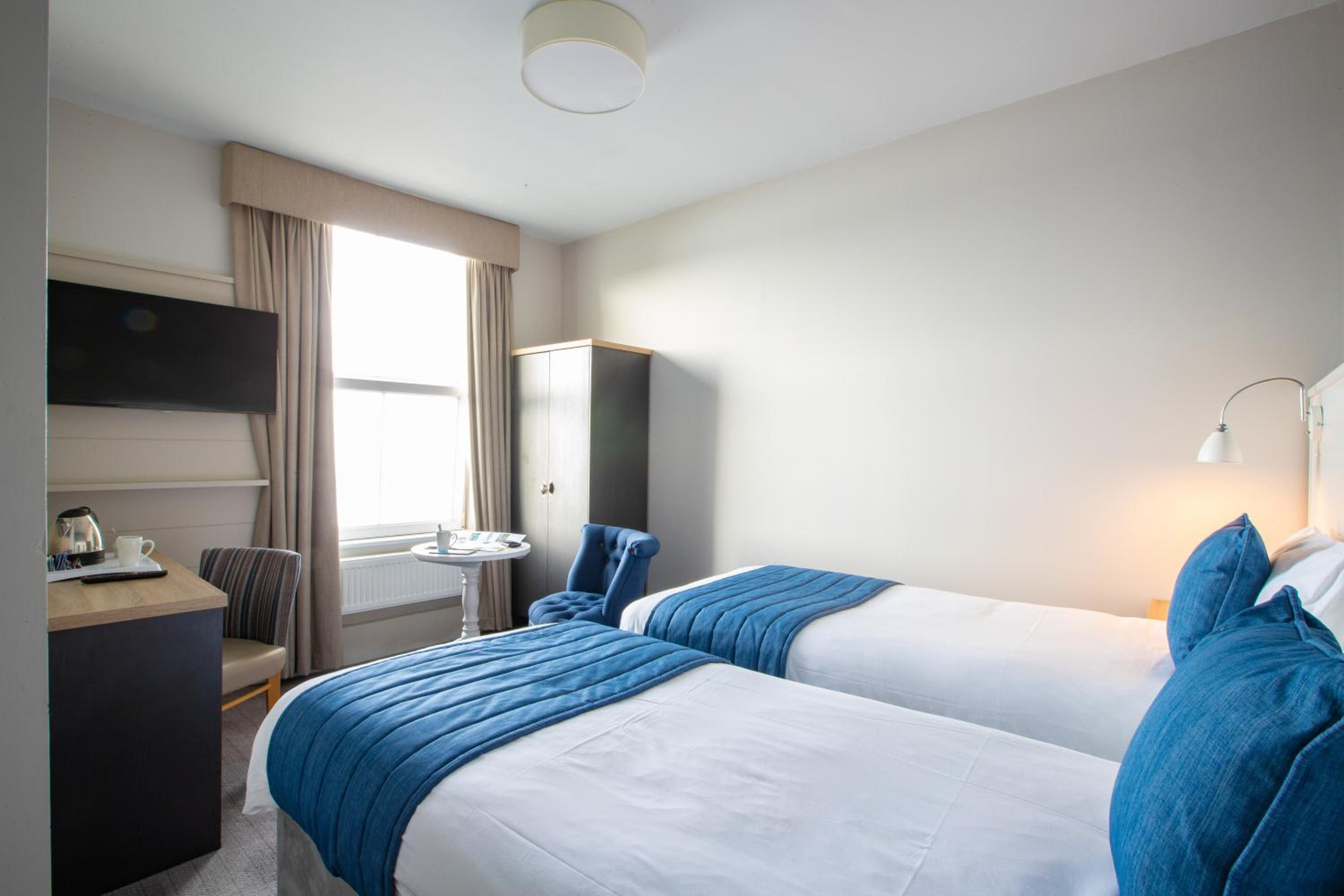 Twin Room with Sea View - Photo 1