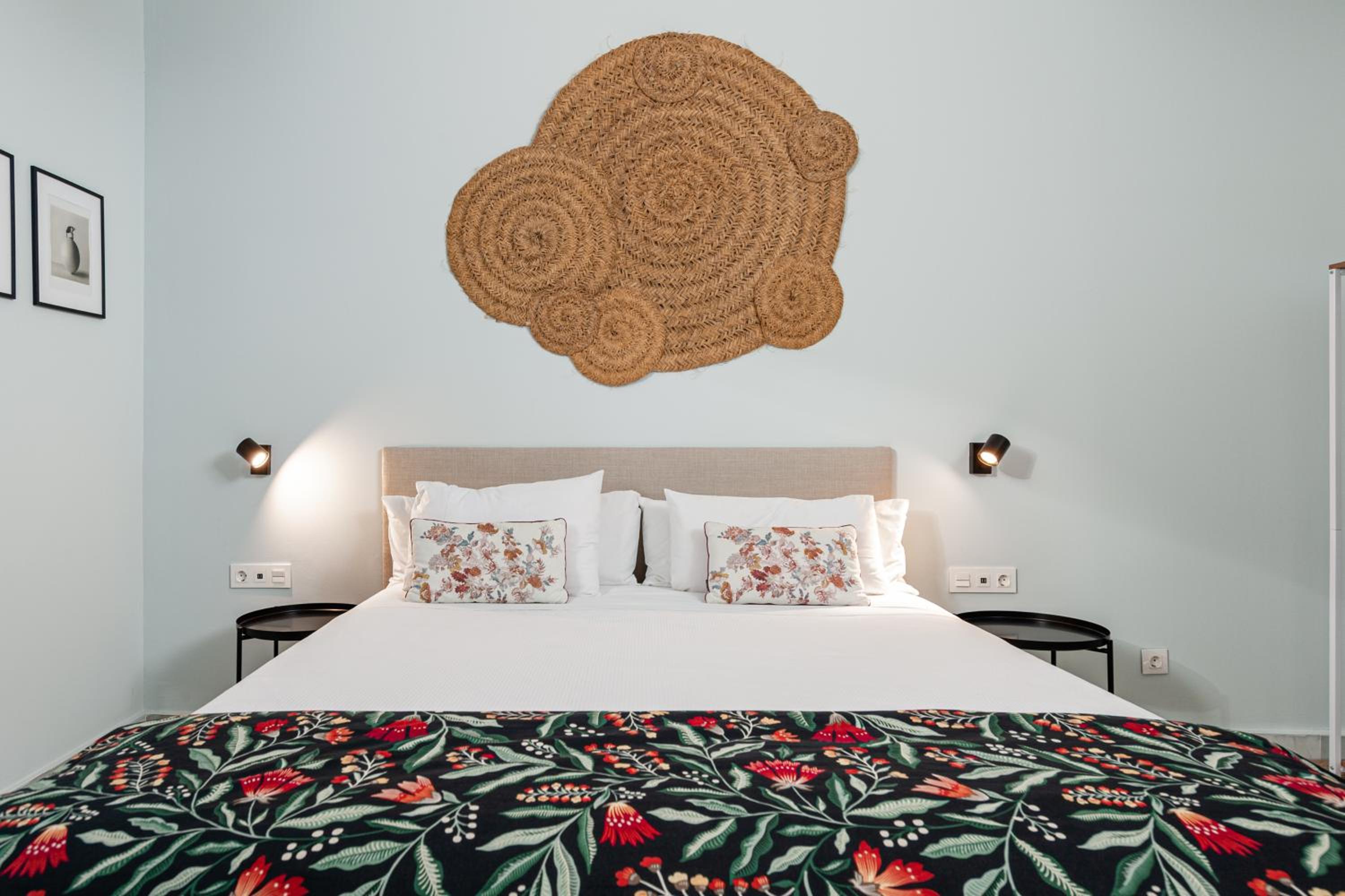Deluxe King Room - Photo 1