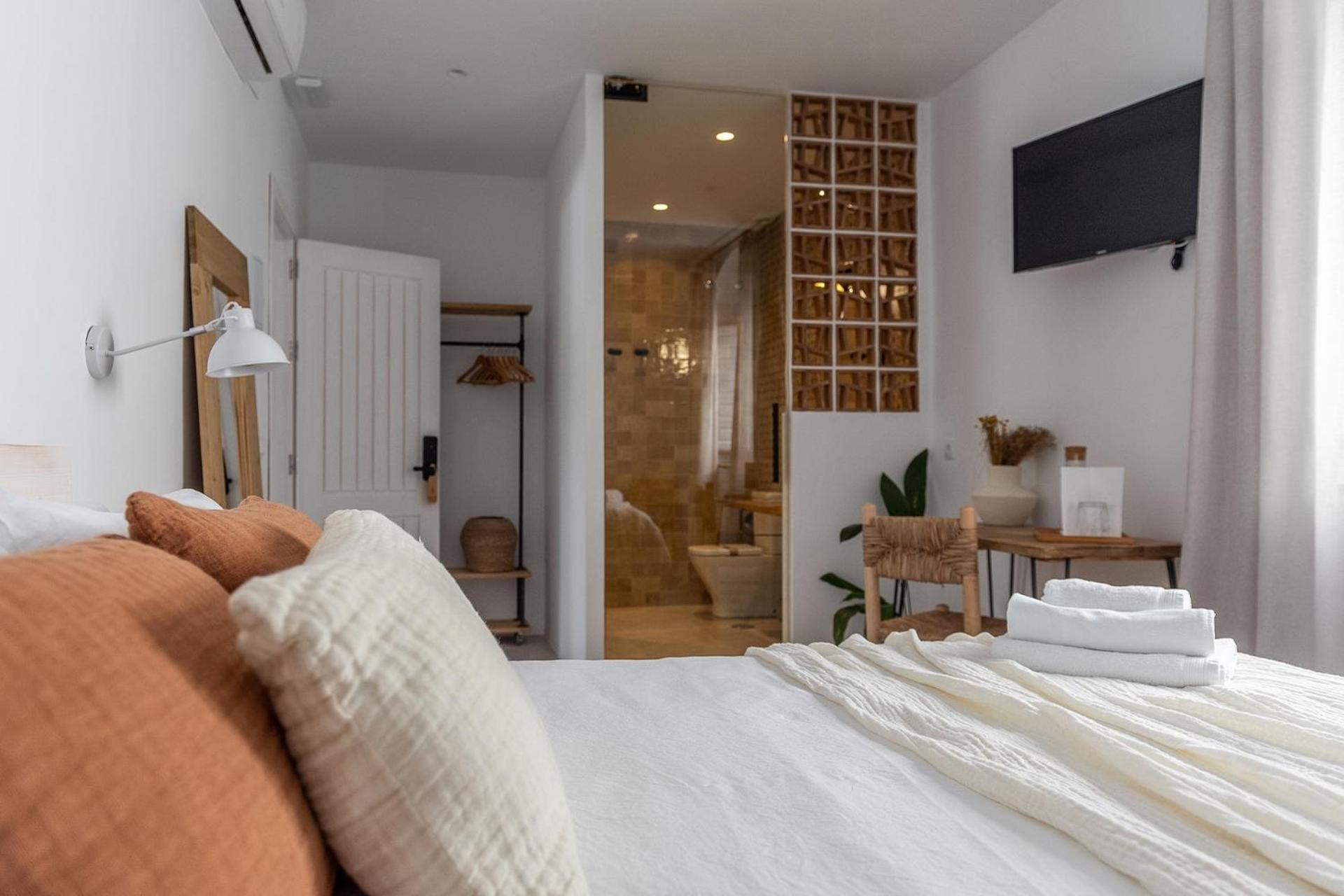 Double Room with Private Bathroom photo 2