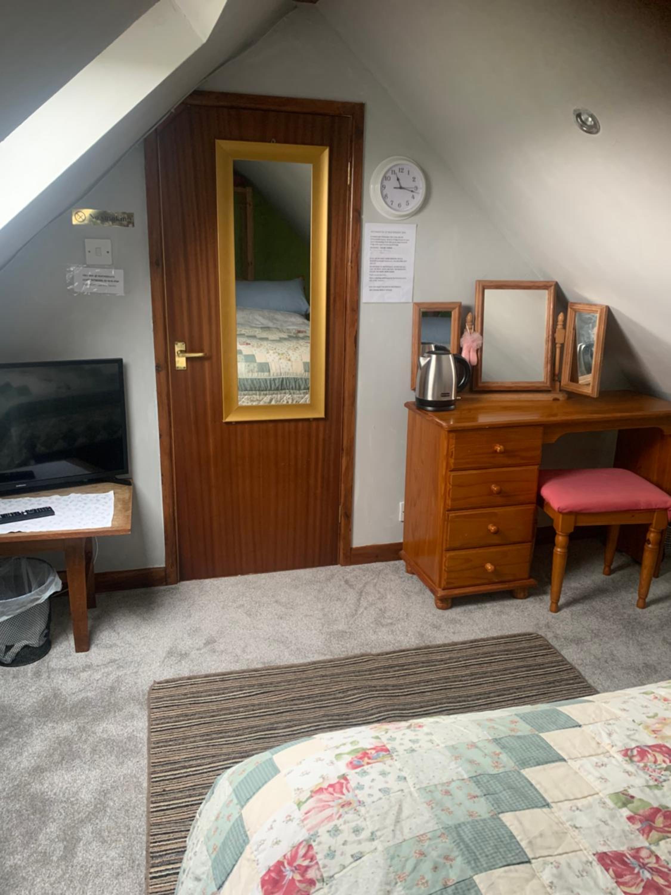 Budget Double Room - Attic - Photo 1