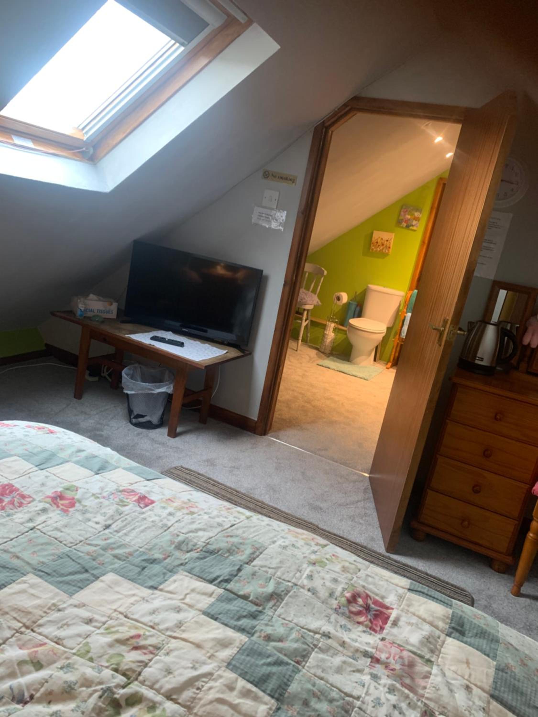Budget Double Room - Attic - Photo 12