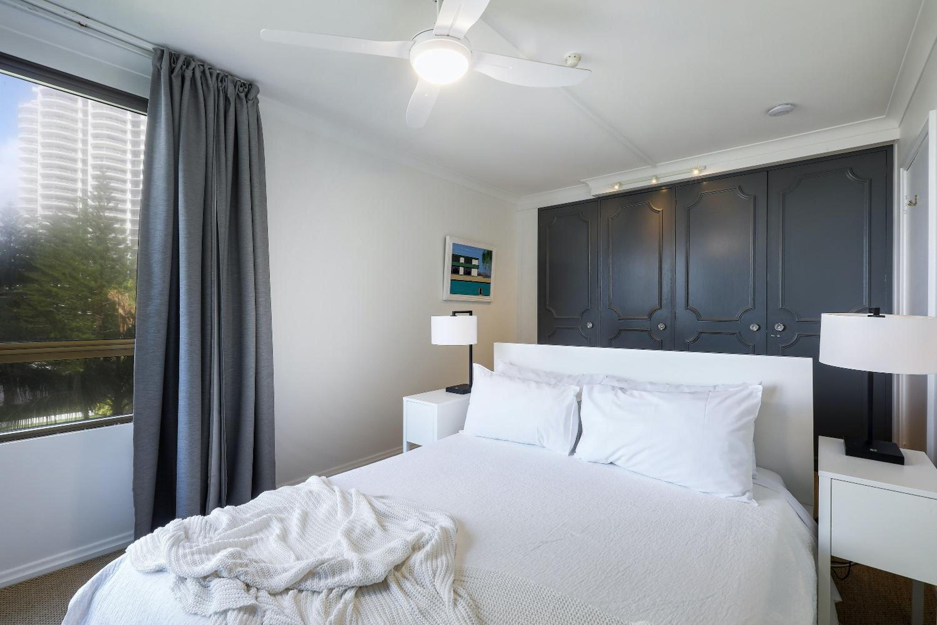 Available room thumbnail 6