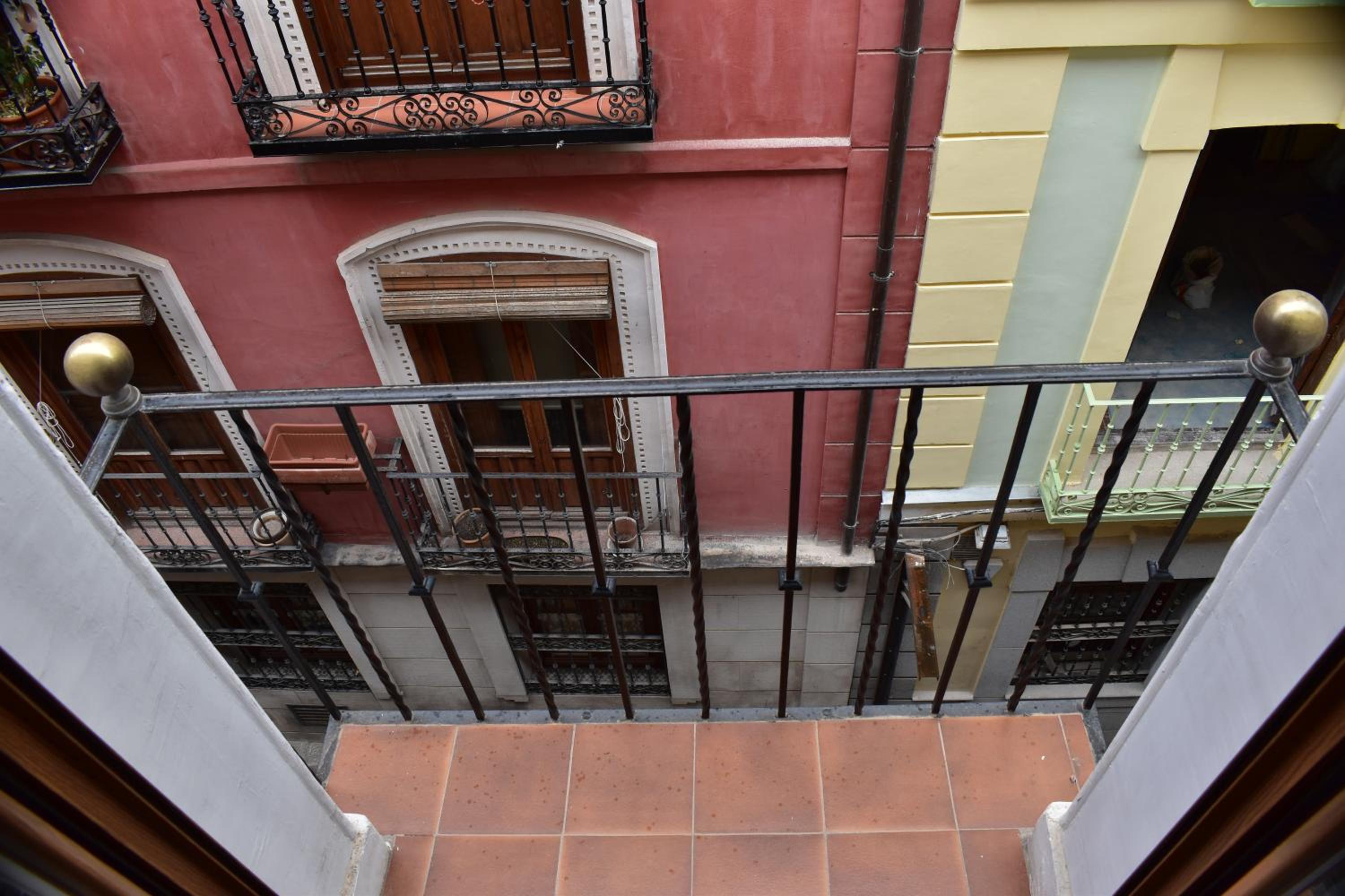 Twin Room with Balcony - Photo 2