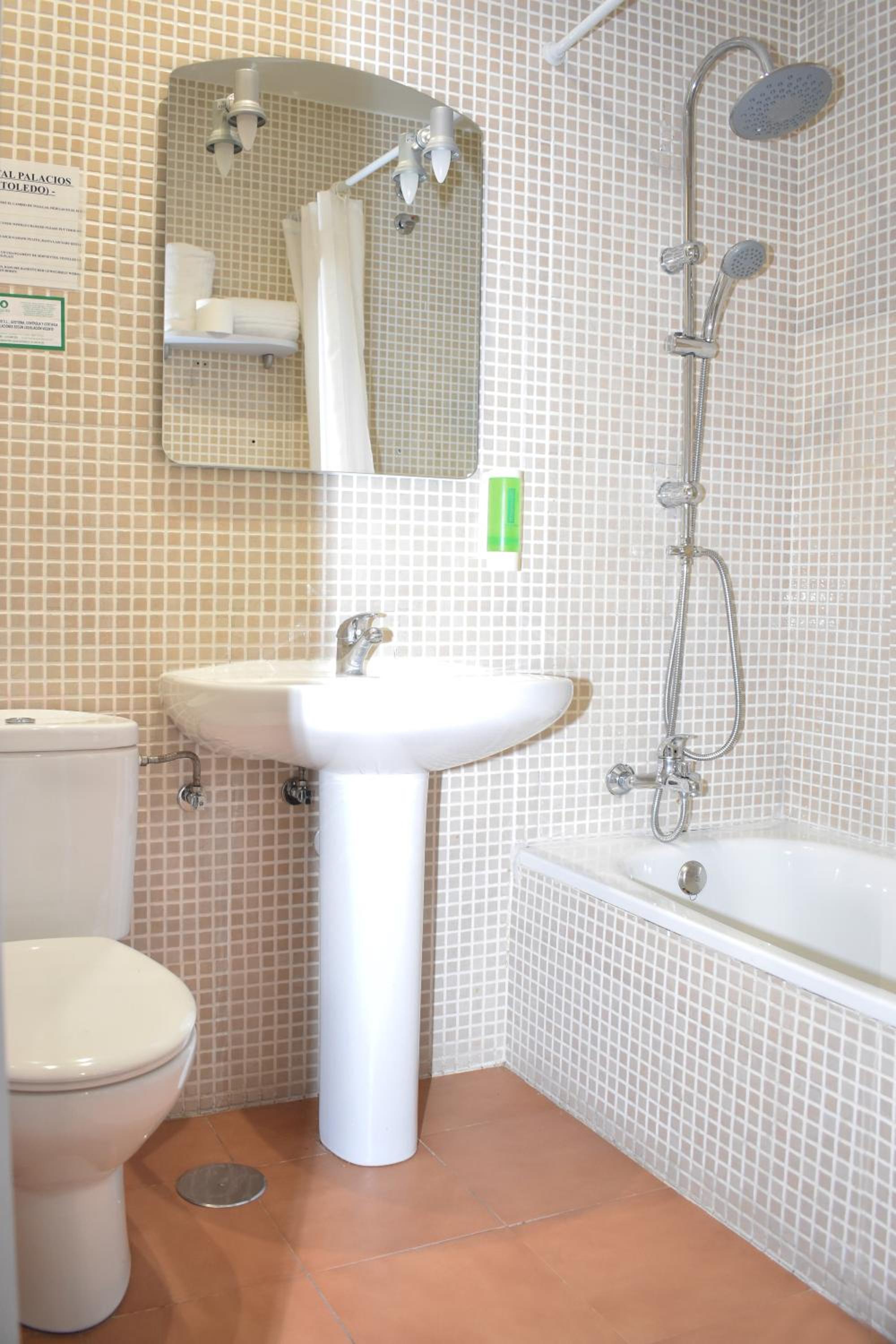 Standard Twin Room - Photo 4