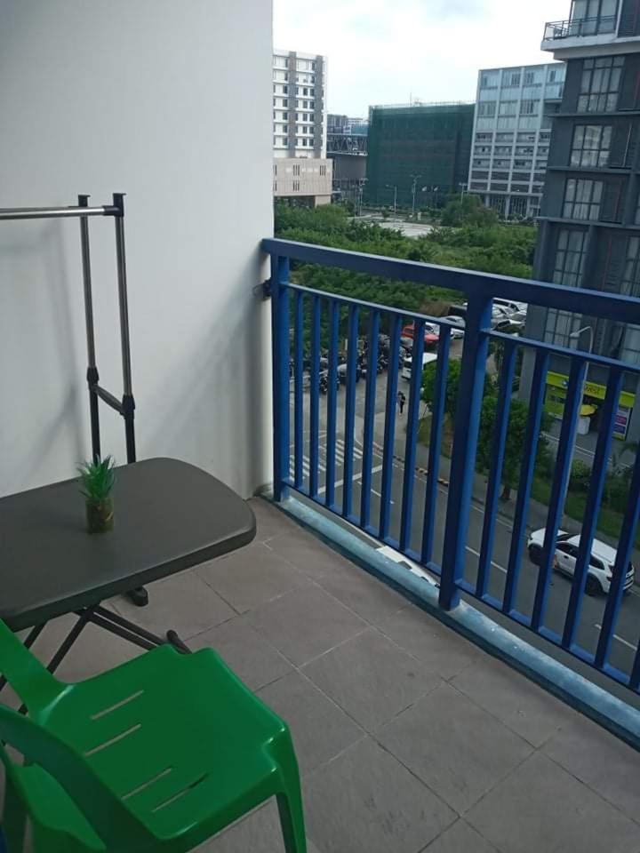 One-Bedroom Apartment with Balcony - Photo 6