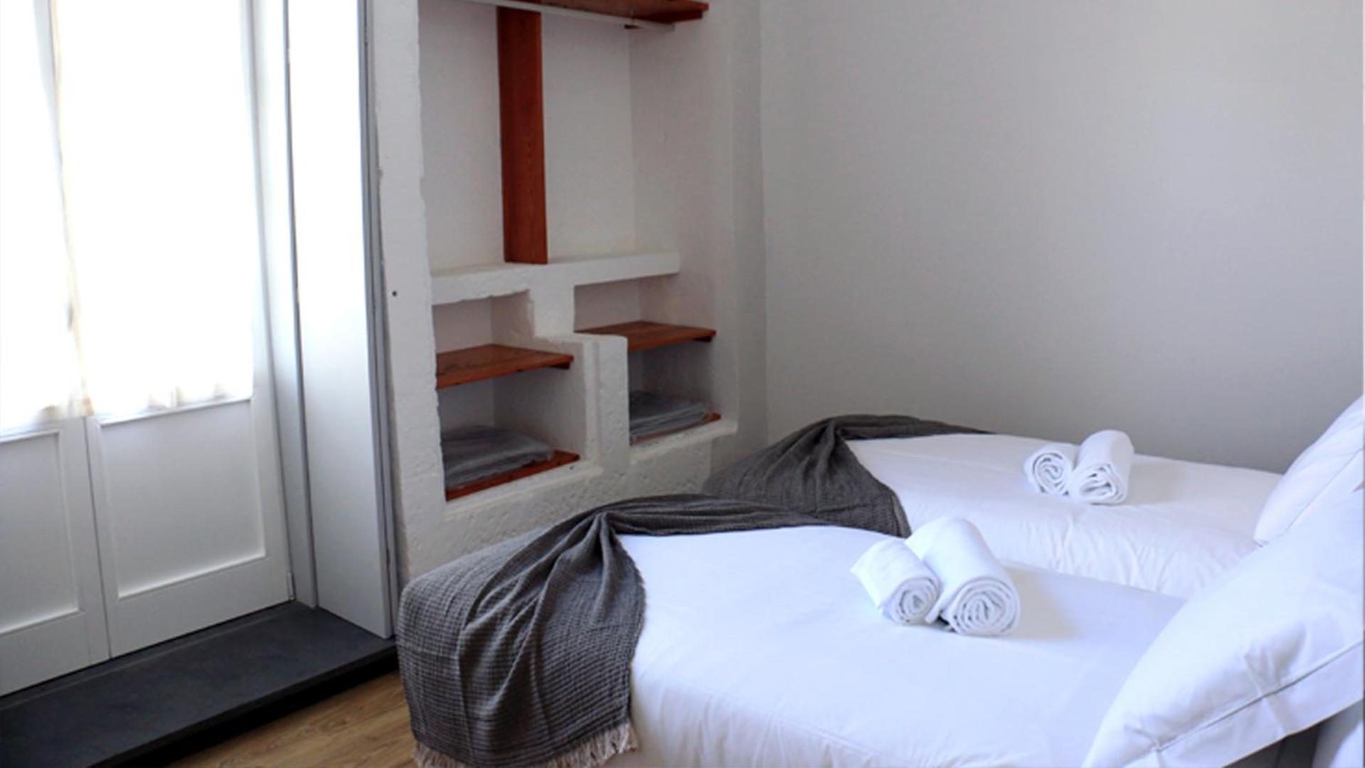 Twin Room with City View - Photo 1