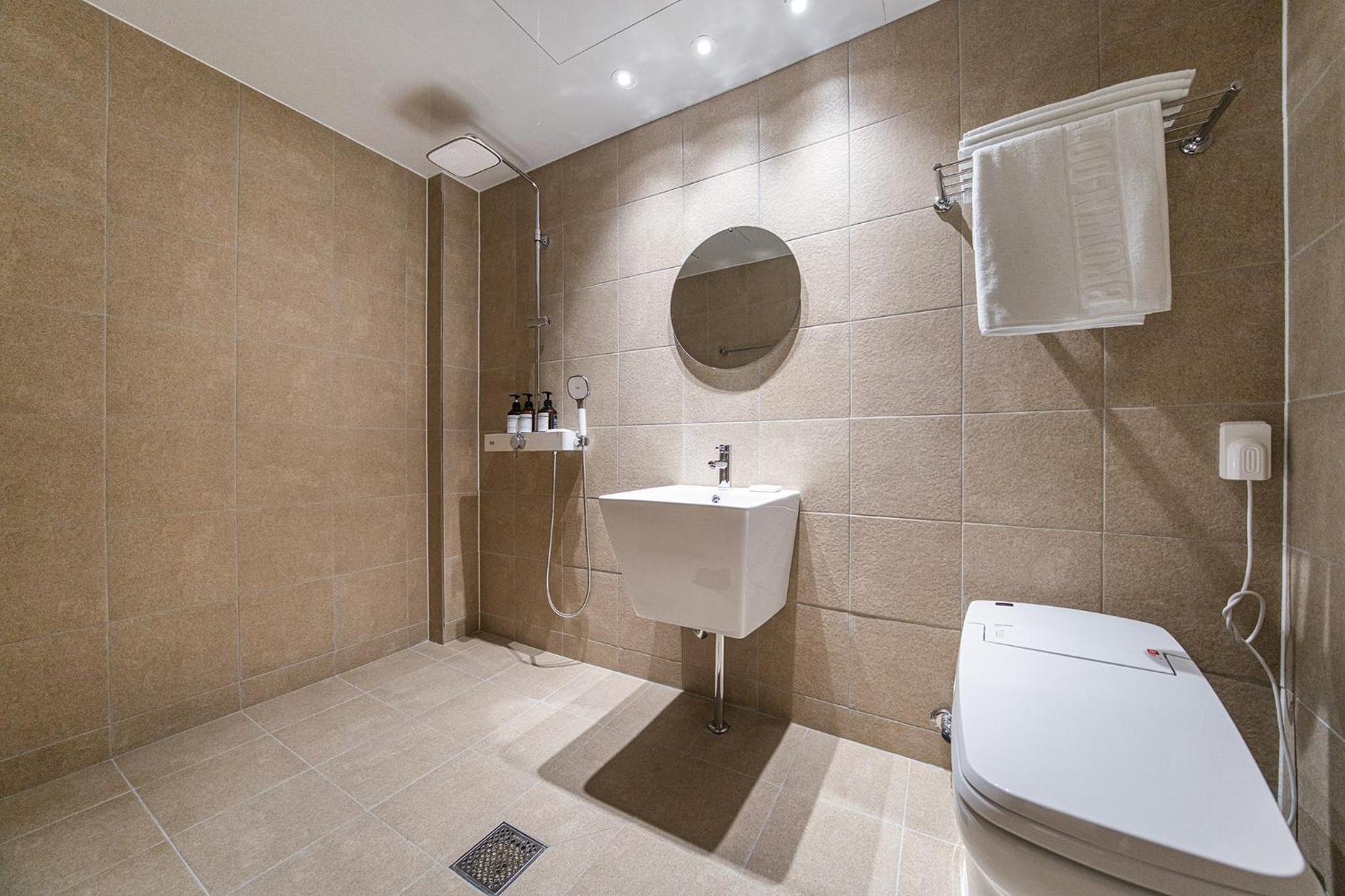 Standard Double Room - Photo 5