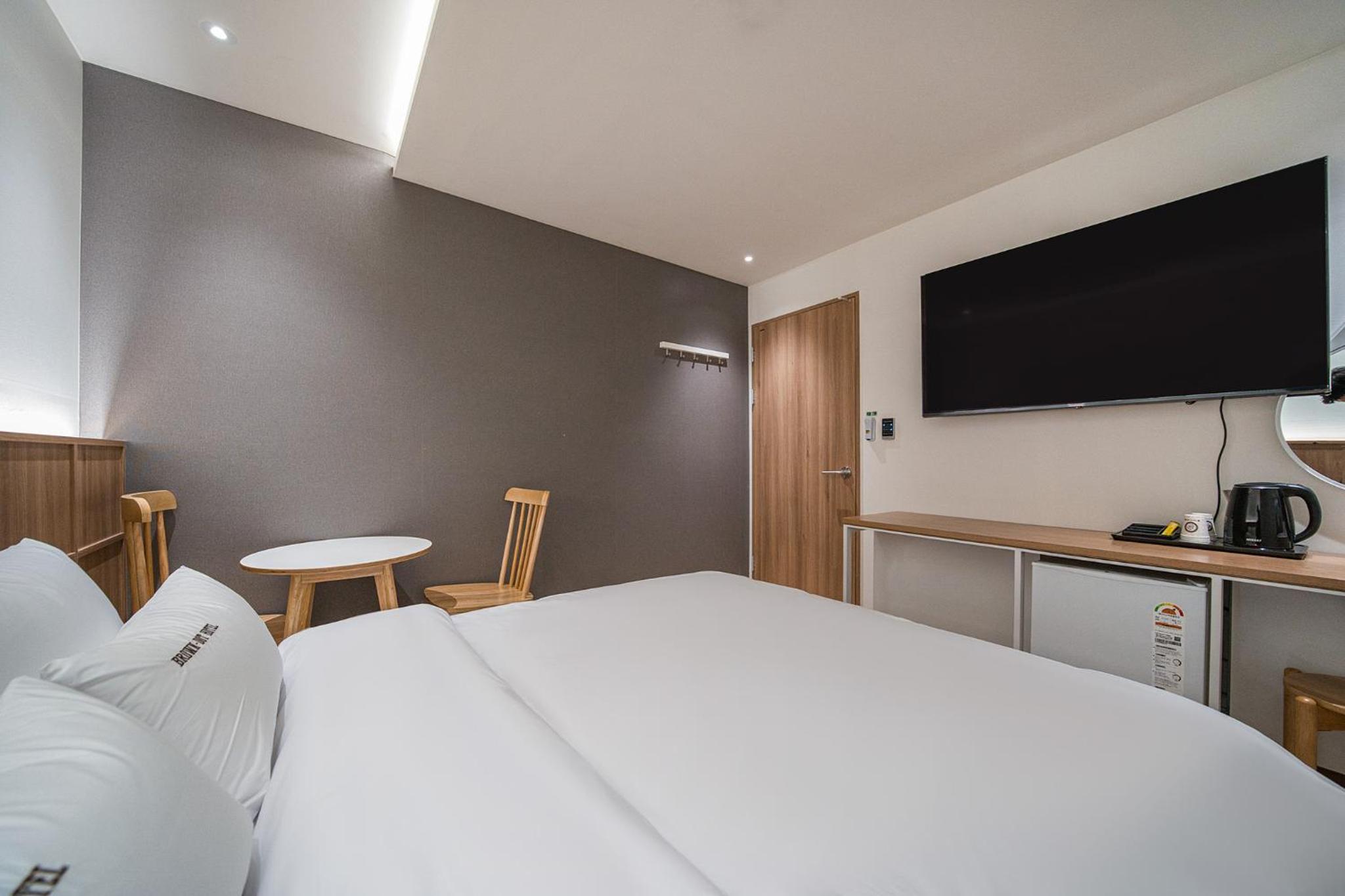 Standard Double Room - Photo 10