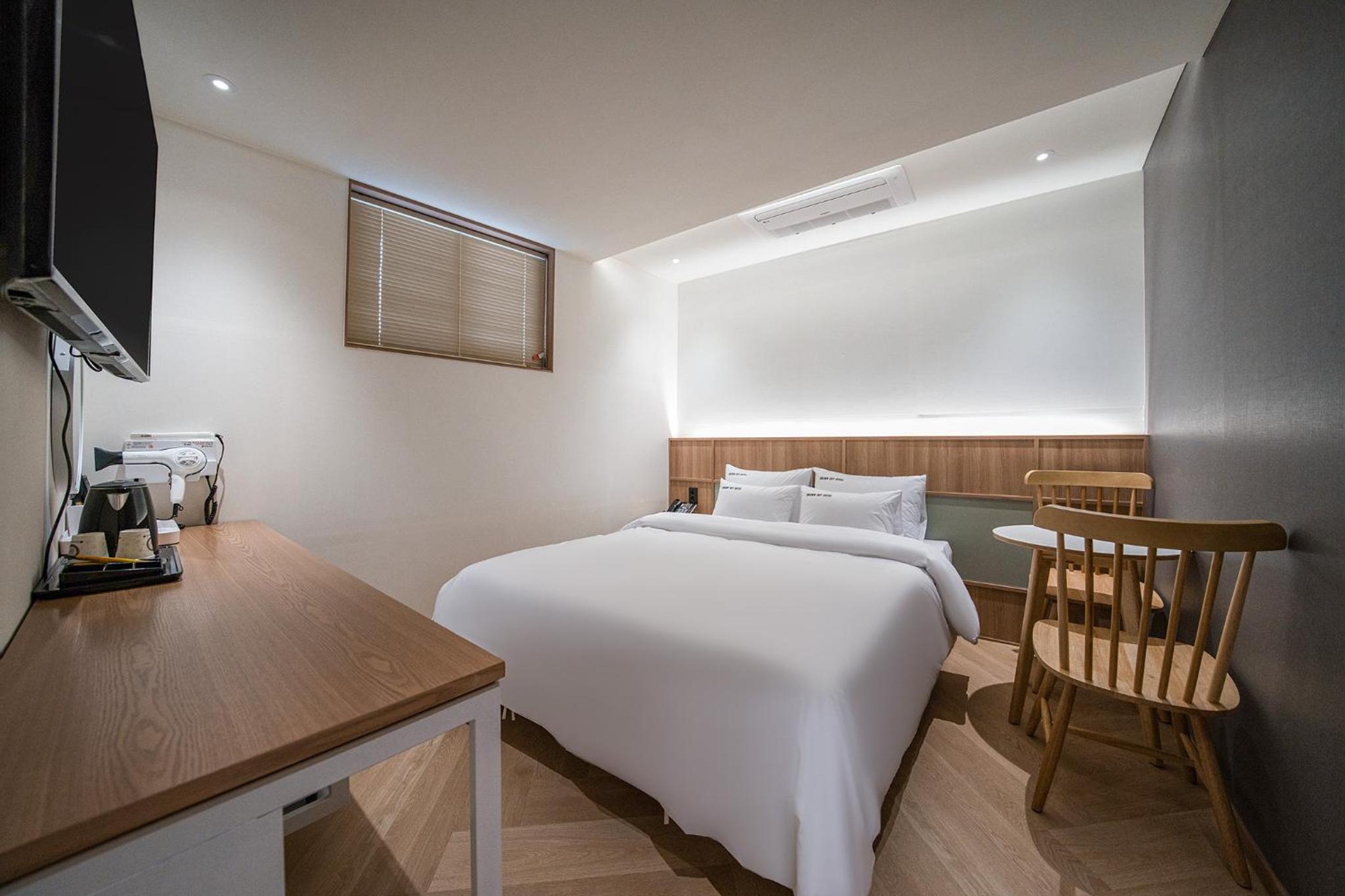 Standard Double Room - Photo 14