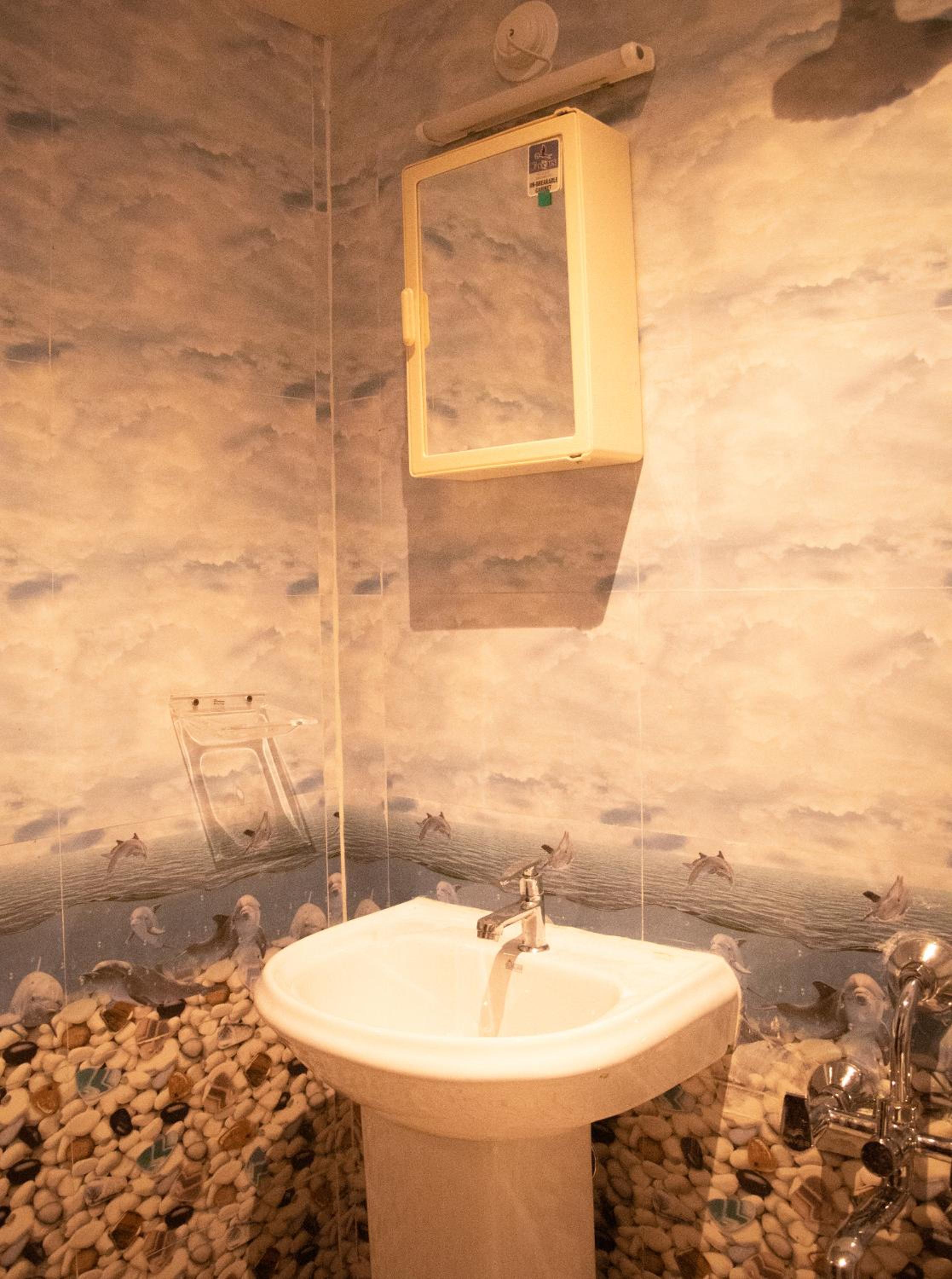 Family Room with Private Bathroom photo 2