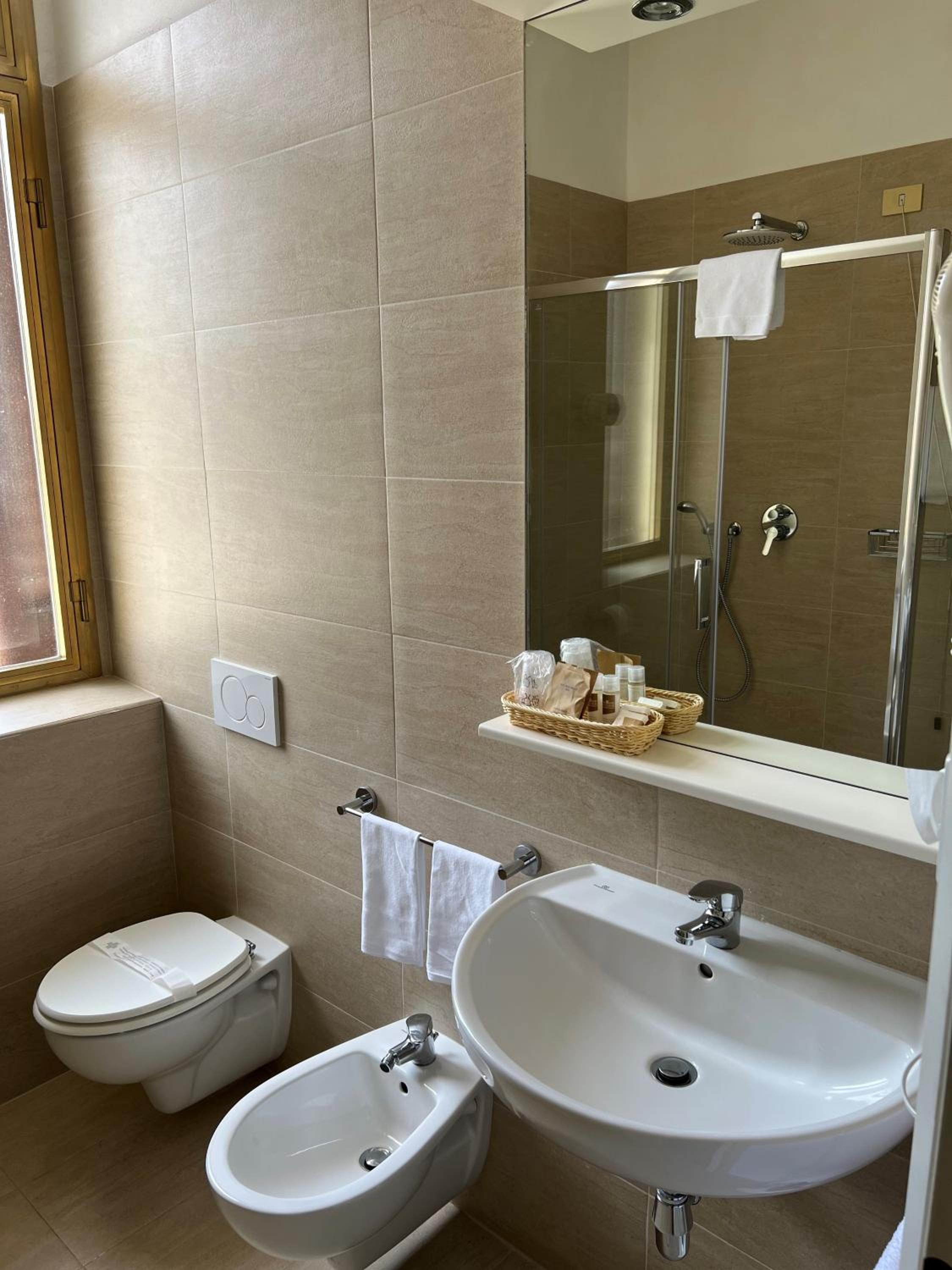 Basic Double or Twin Room photo 2