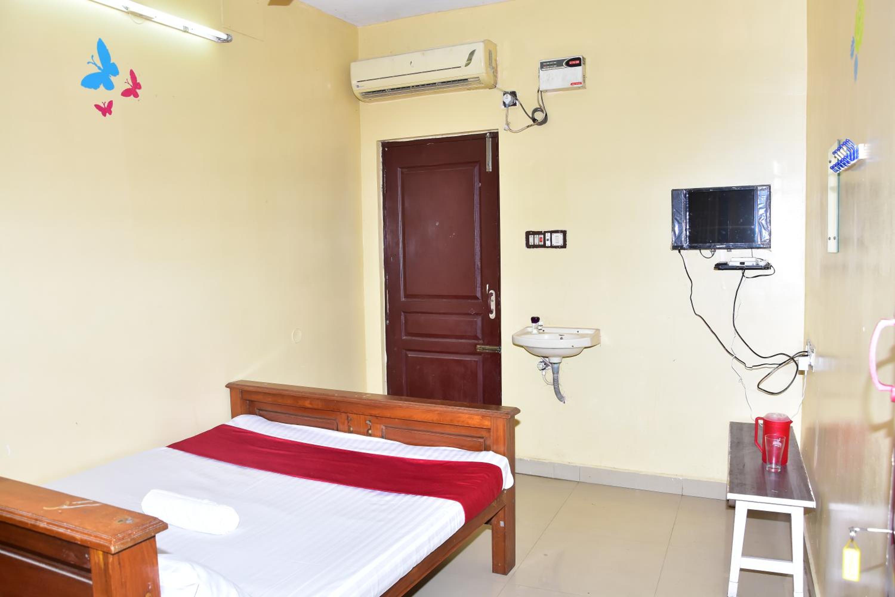 Budget Double Room - Photo 14