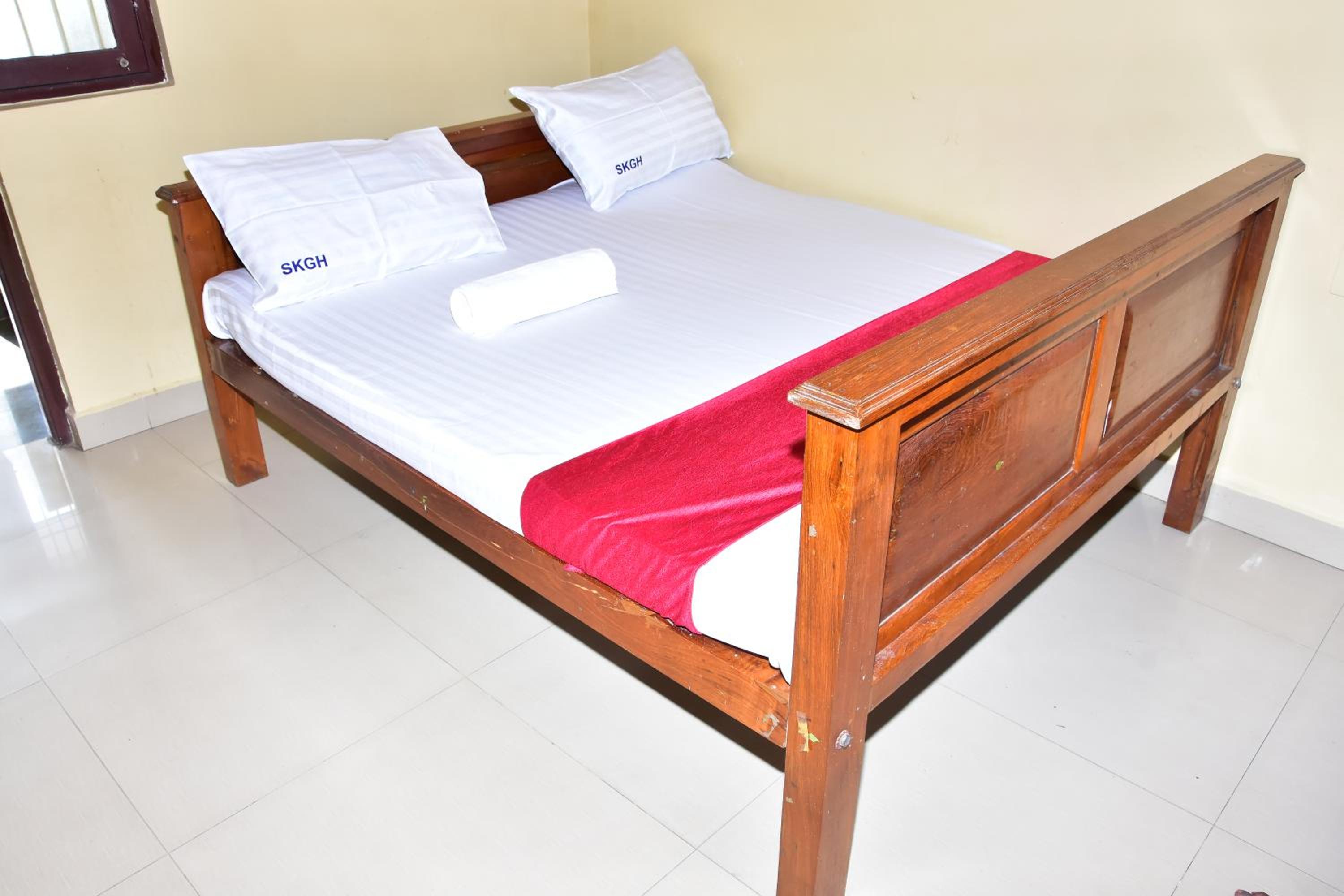 Budget Double Room - Photo 13