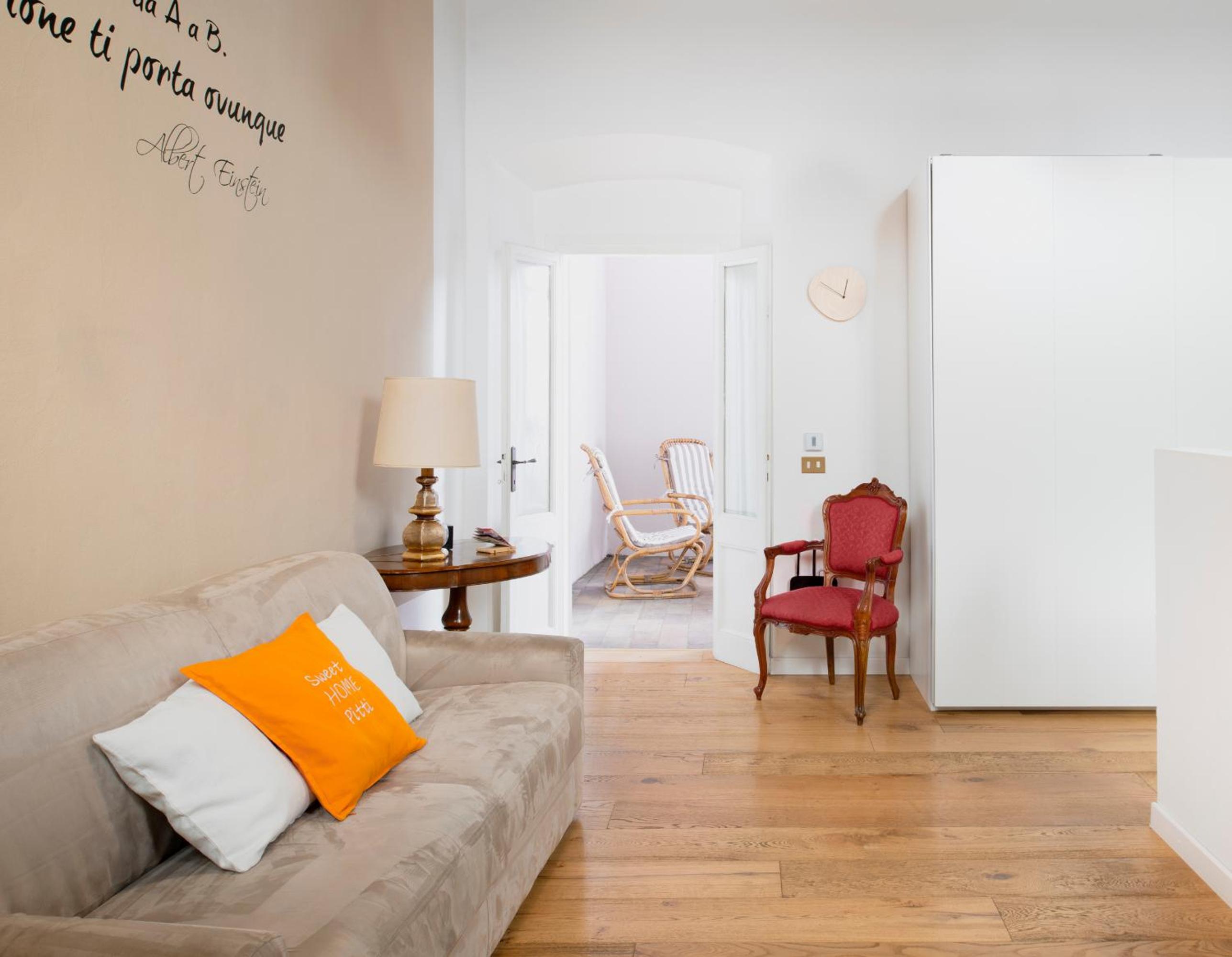 Studio Apartment photo 1