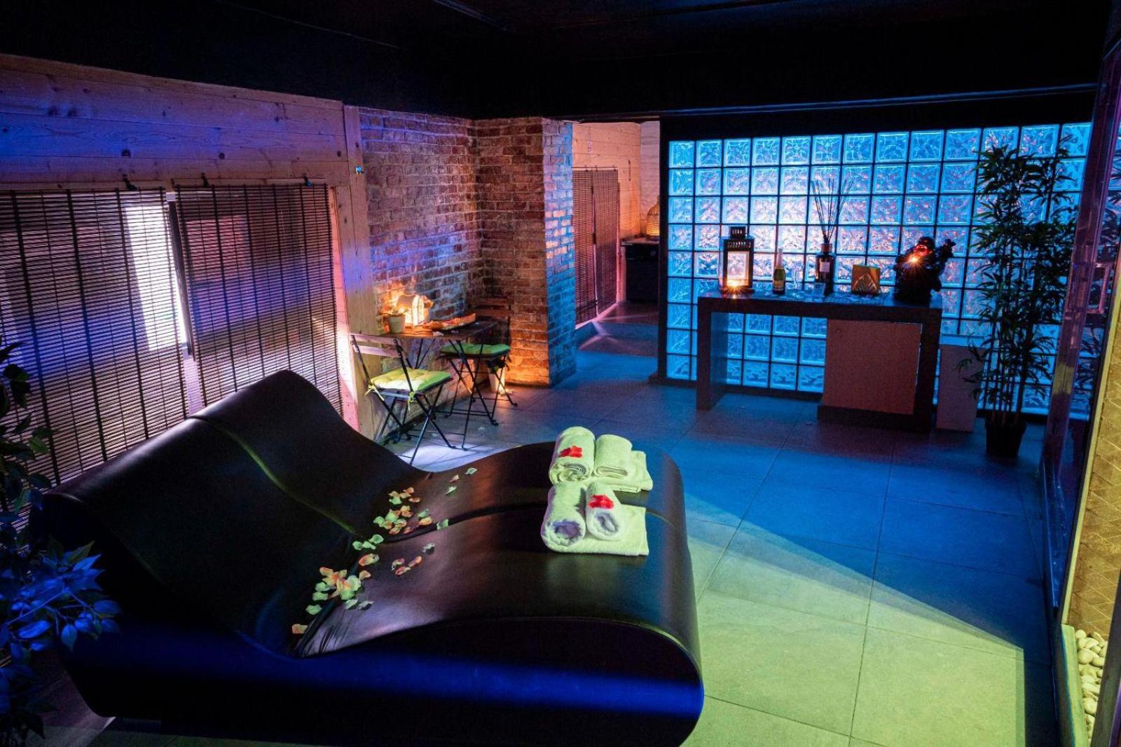 Double Room with Spa Access photo 3