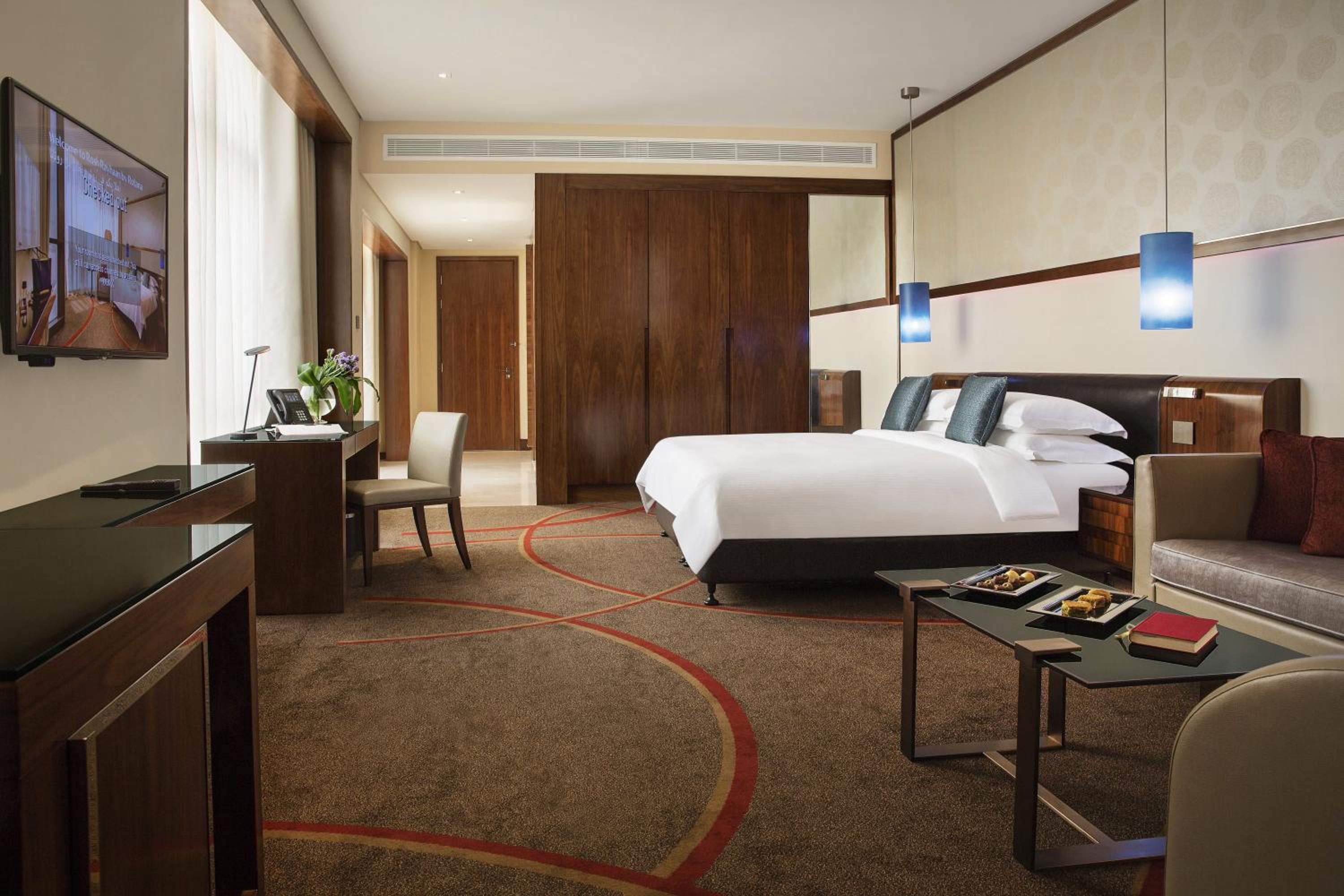 High Floor Room with Lounge Access -King Bed thumbnail 5