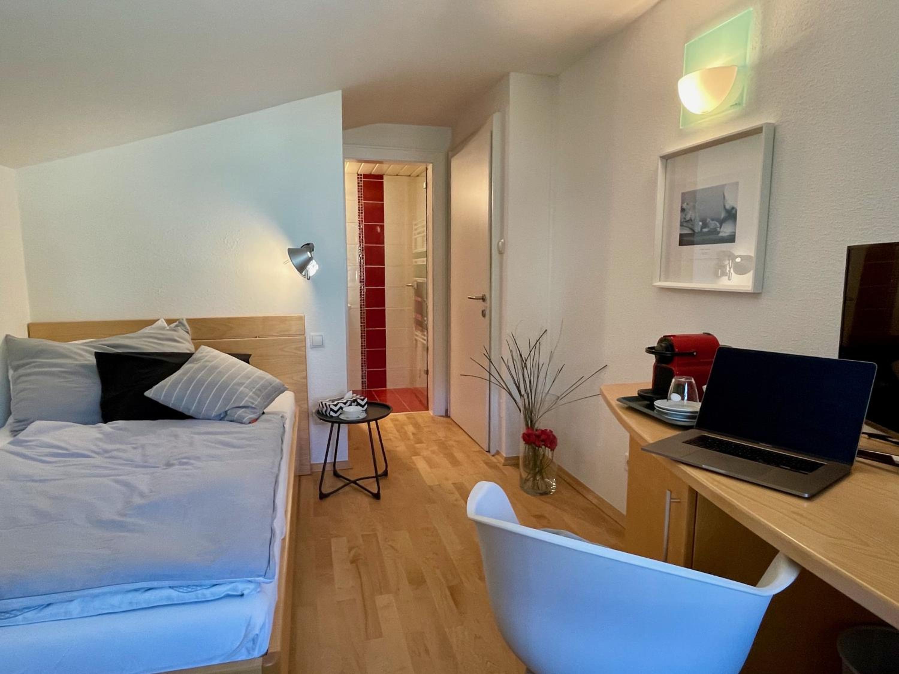 Single Room photo 3