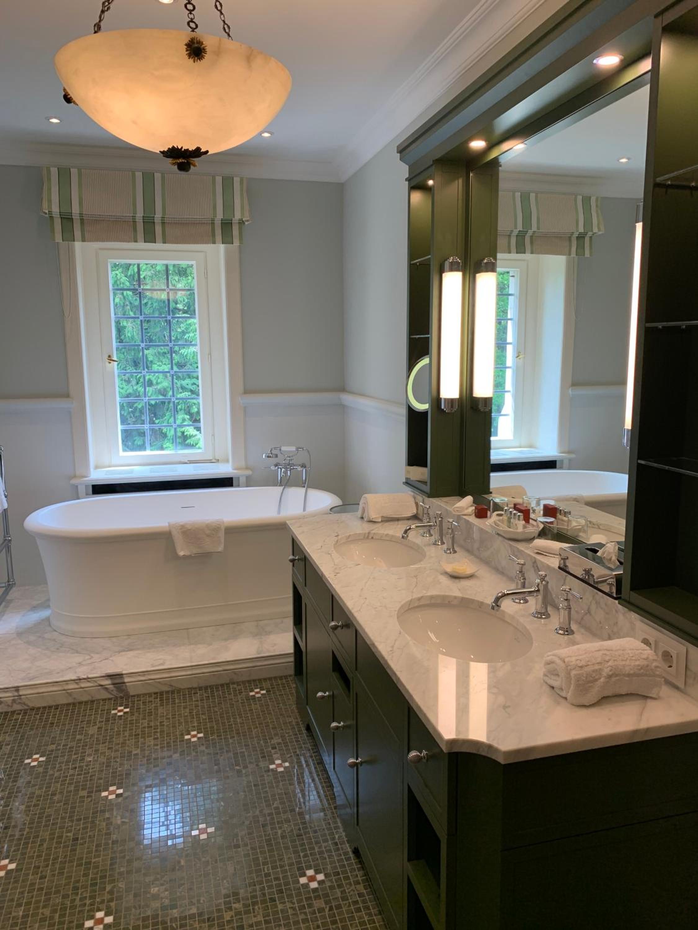 Castle Royal Suite - Photo 2