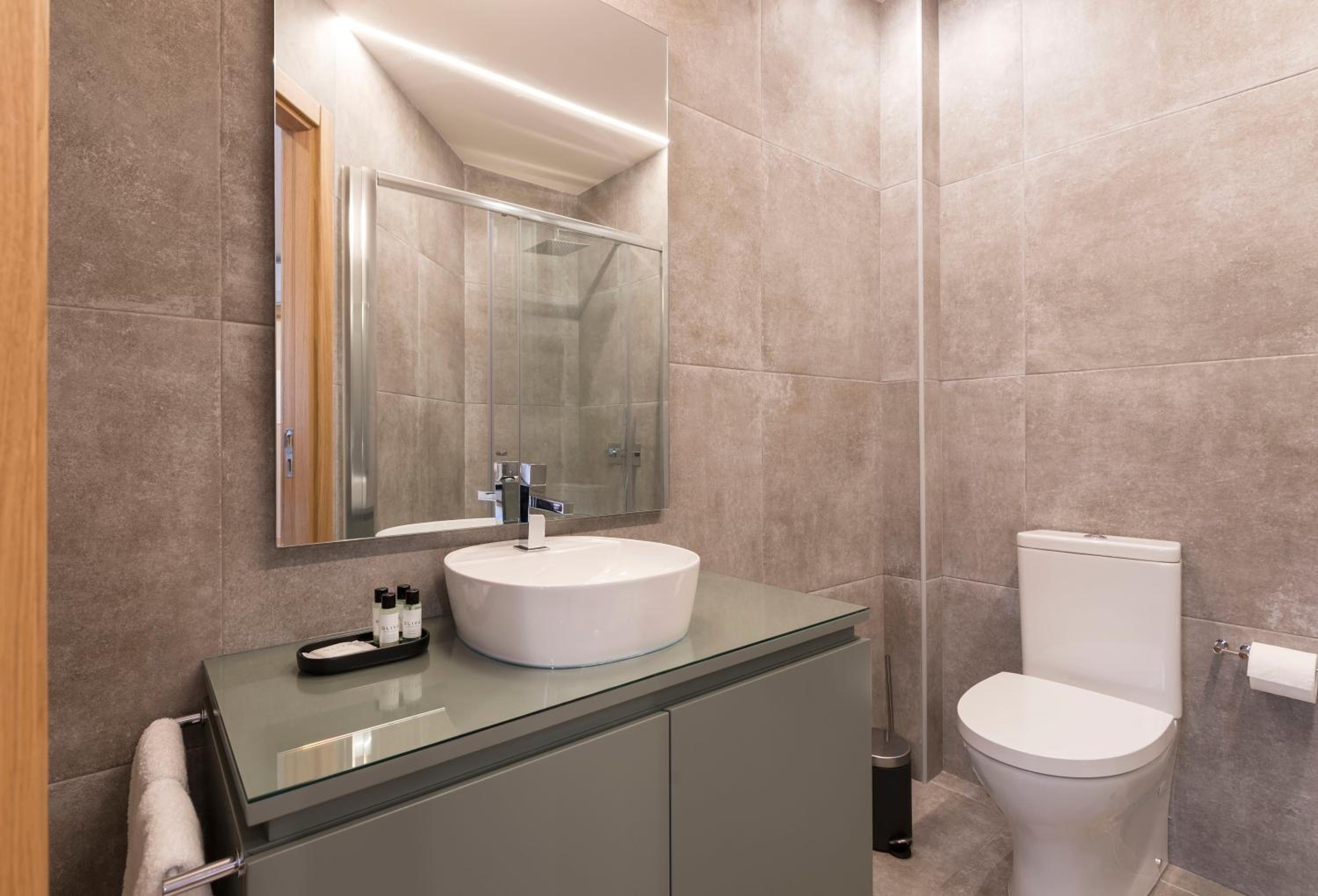 Double Room - Photo 8