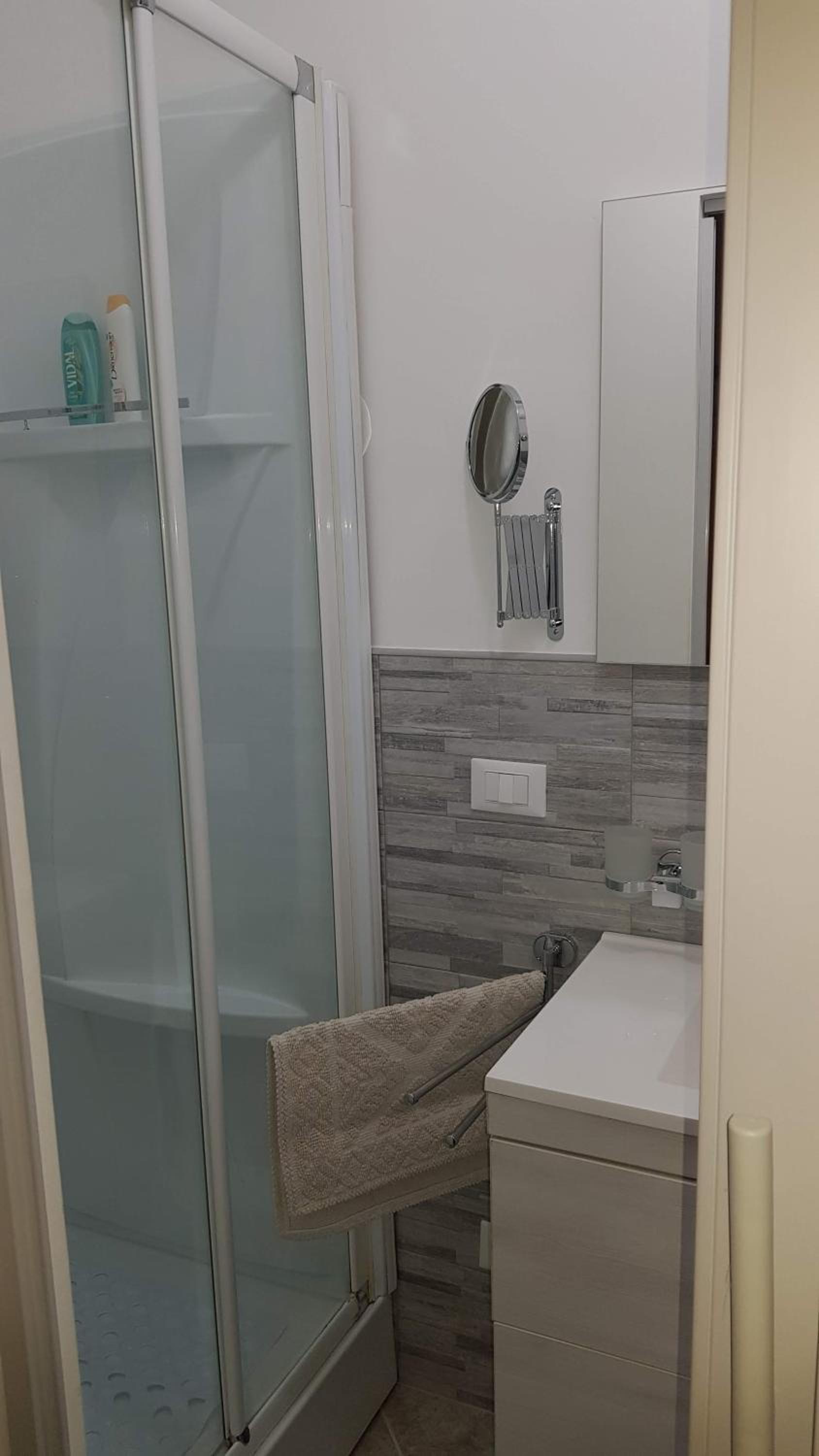 Deluxe Double Room with Balcony - Photo 7