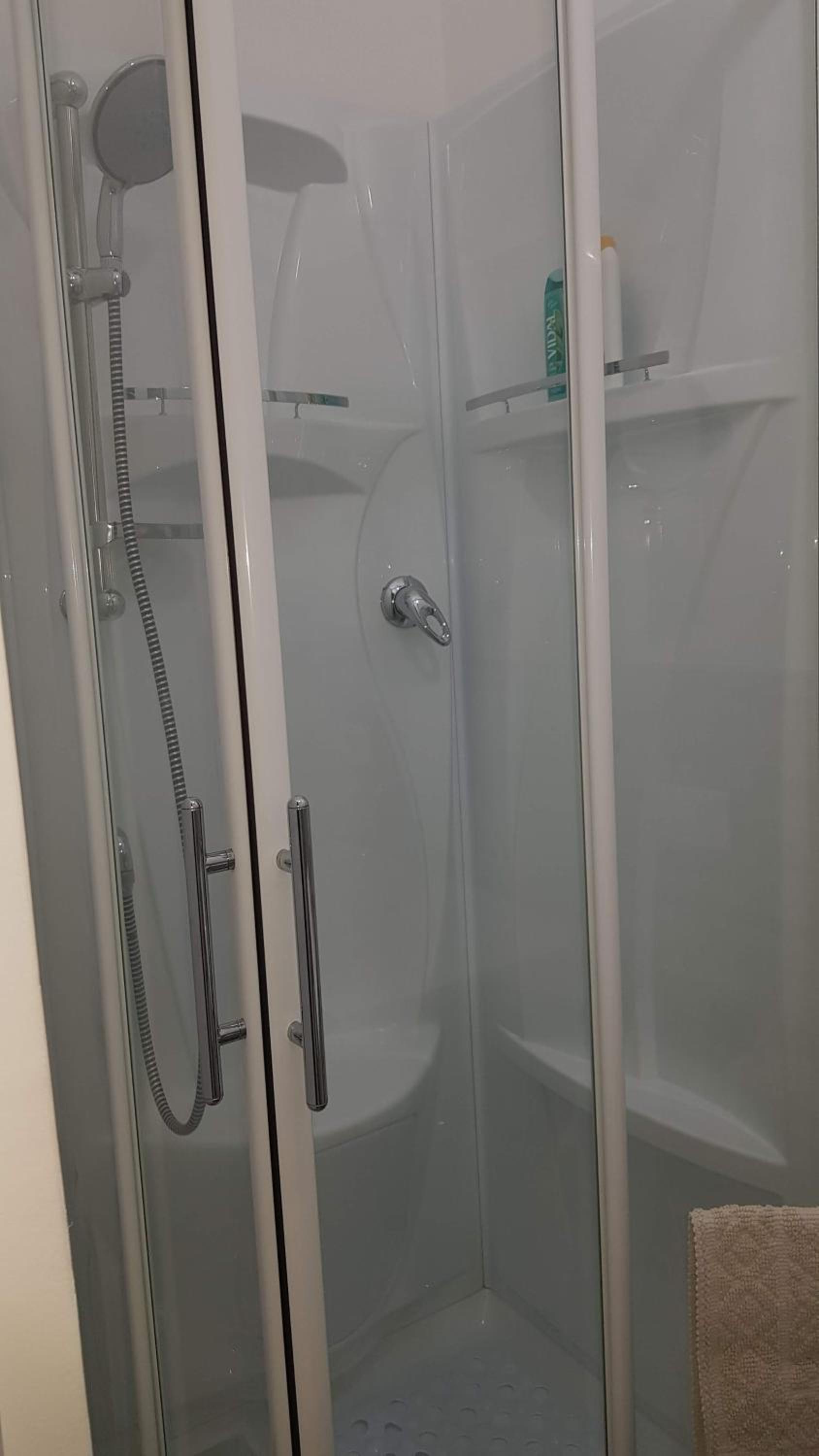 Deluxe Double Room with Balcony - Photo 8