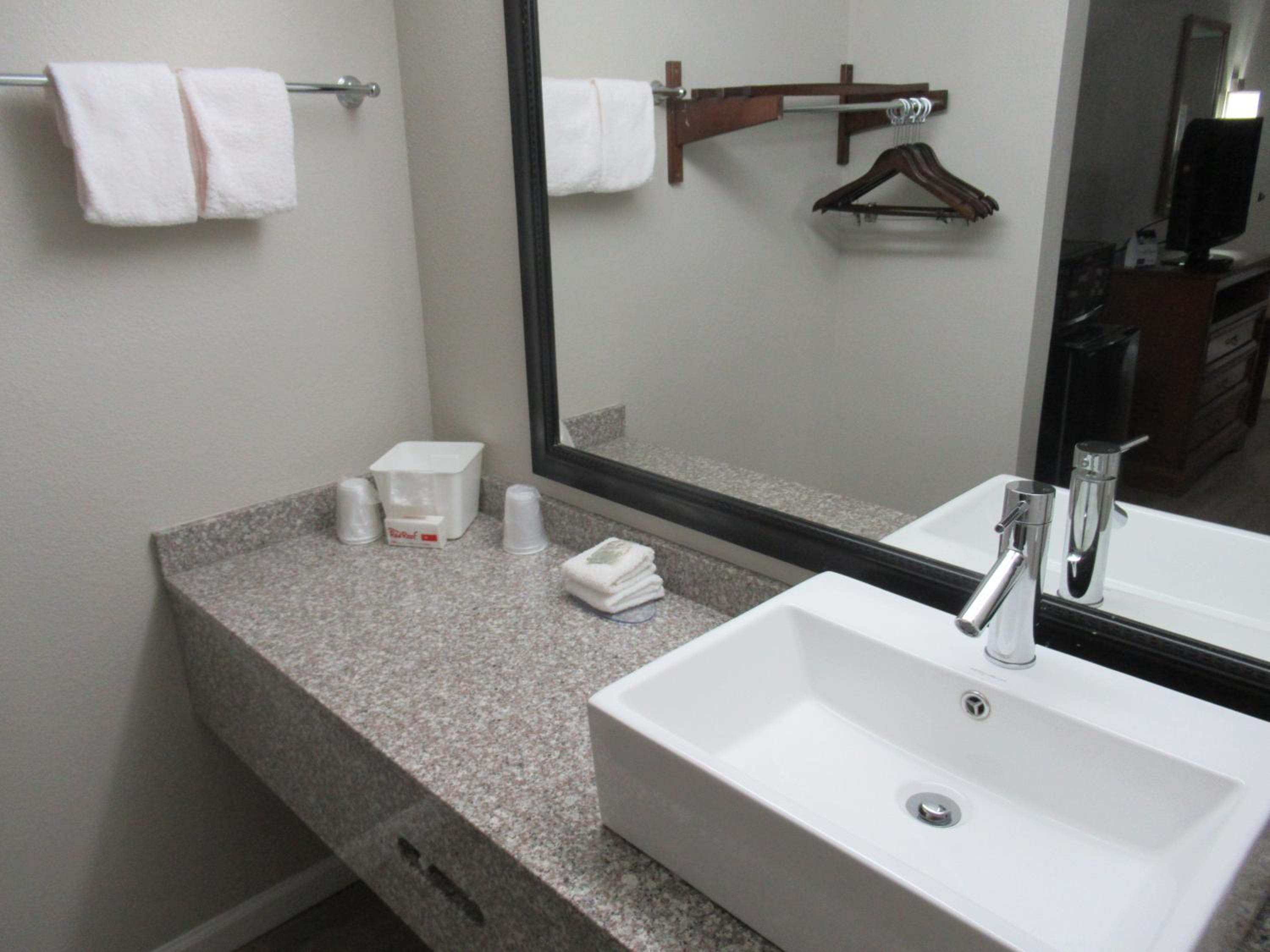 Superior King Room Disability Access Non-Smoking photo 2