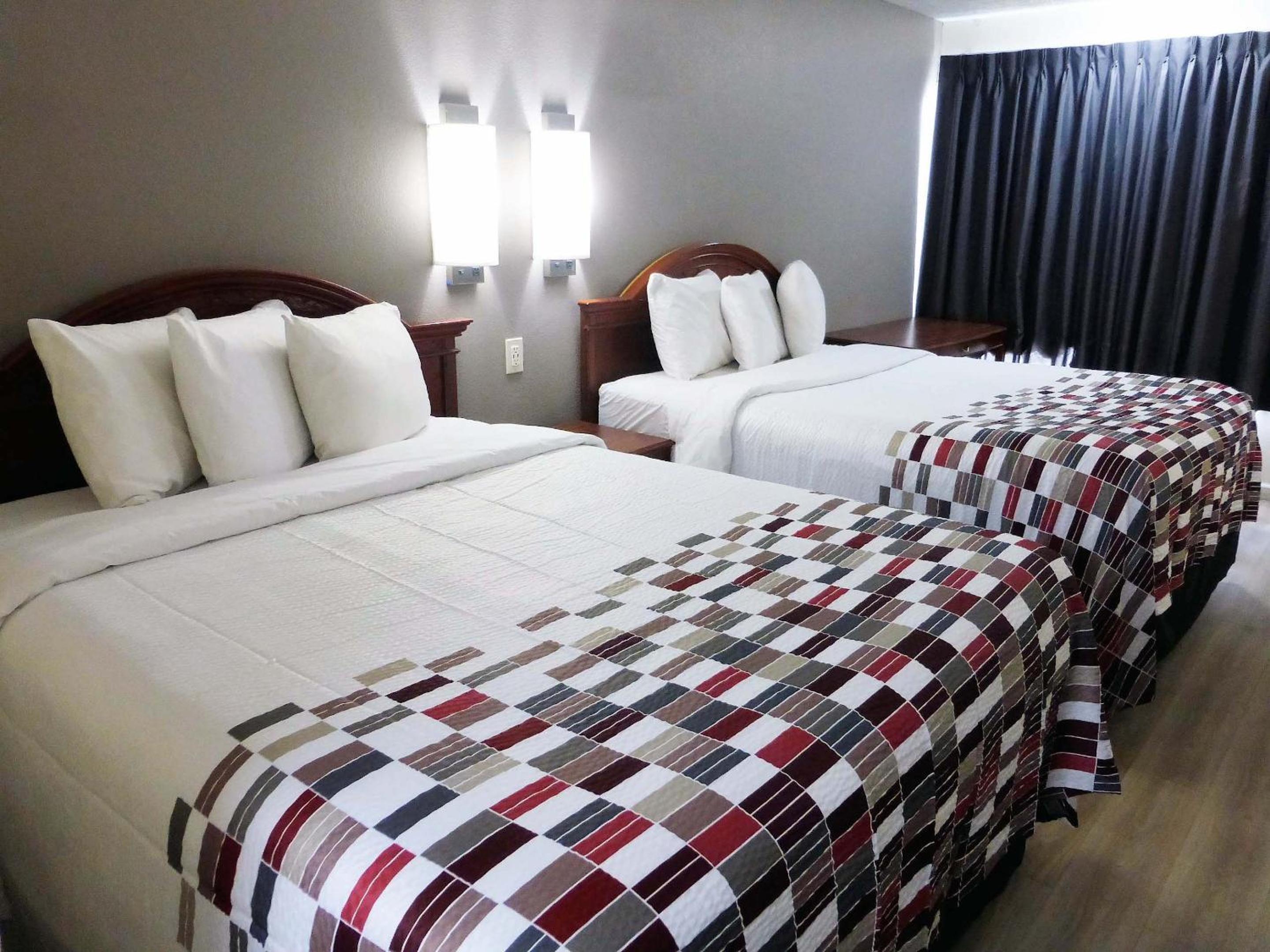 Deluxe Queen Room with Two Queen Beds Non-Smoking photo 1