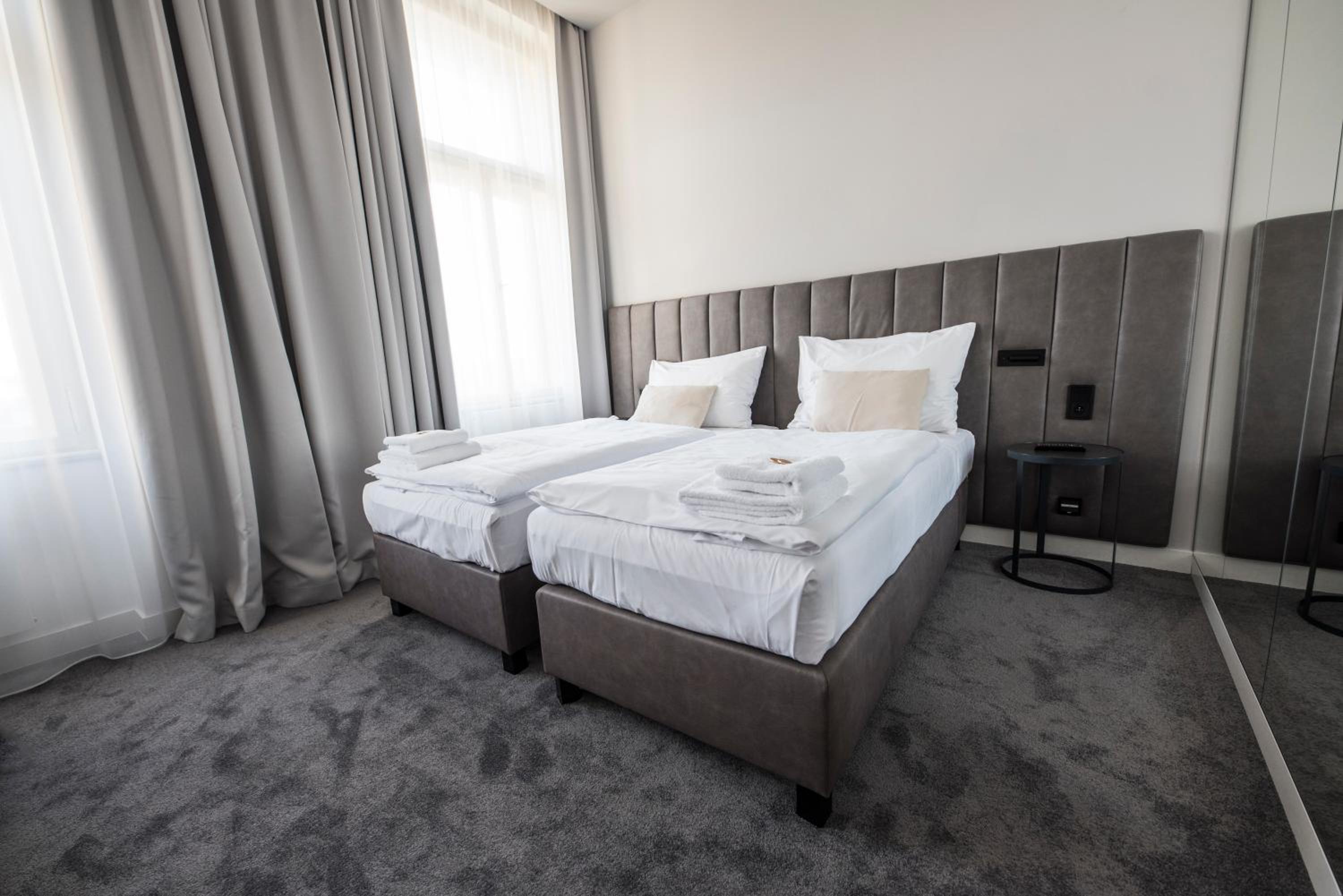 Standard Double or Twin Room - Photo 5