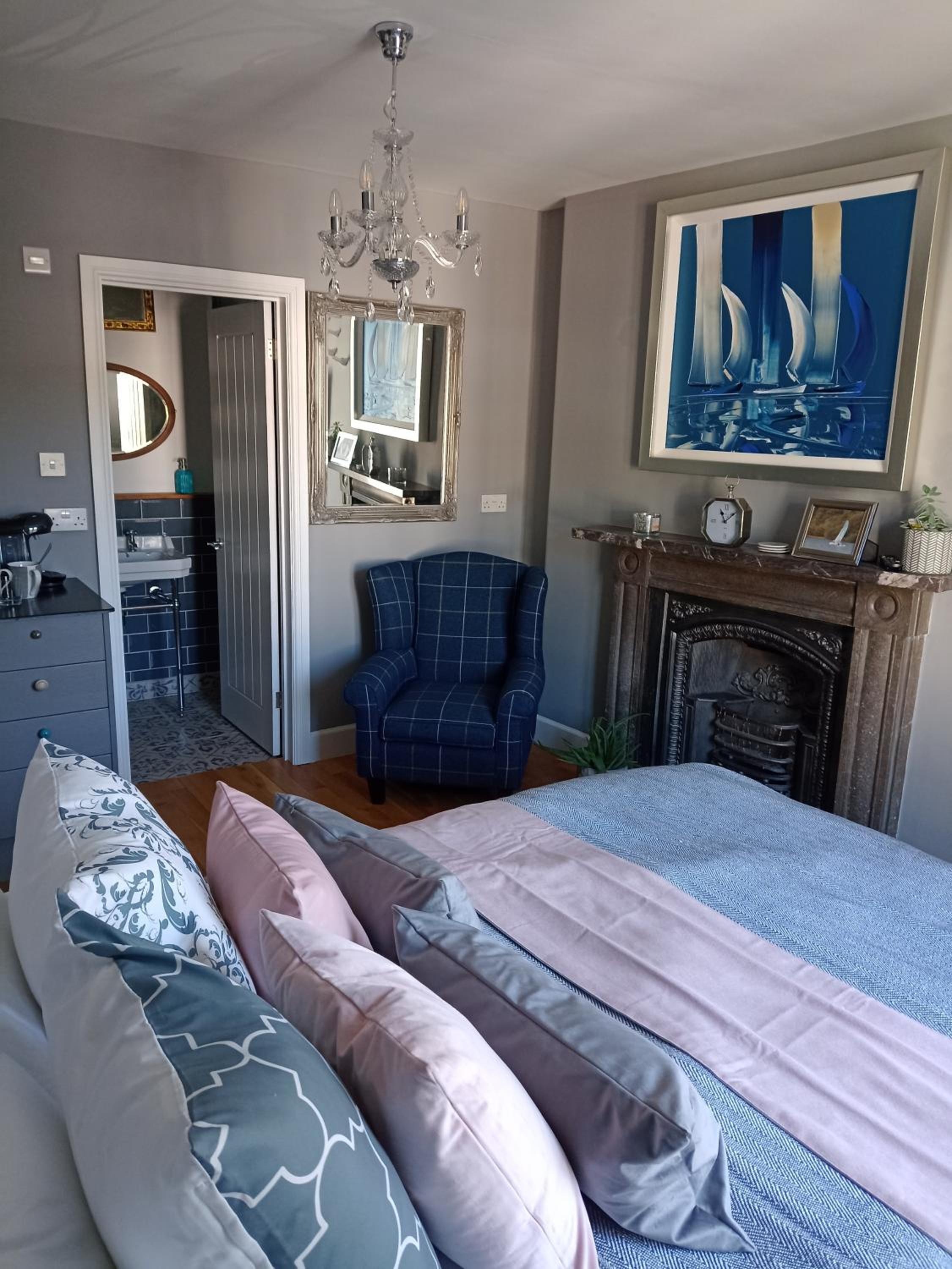 Double Room with Balcony - Photo 10