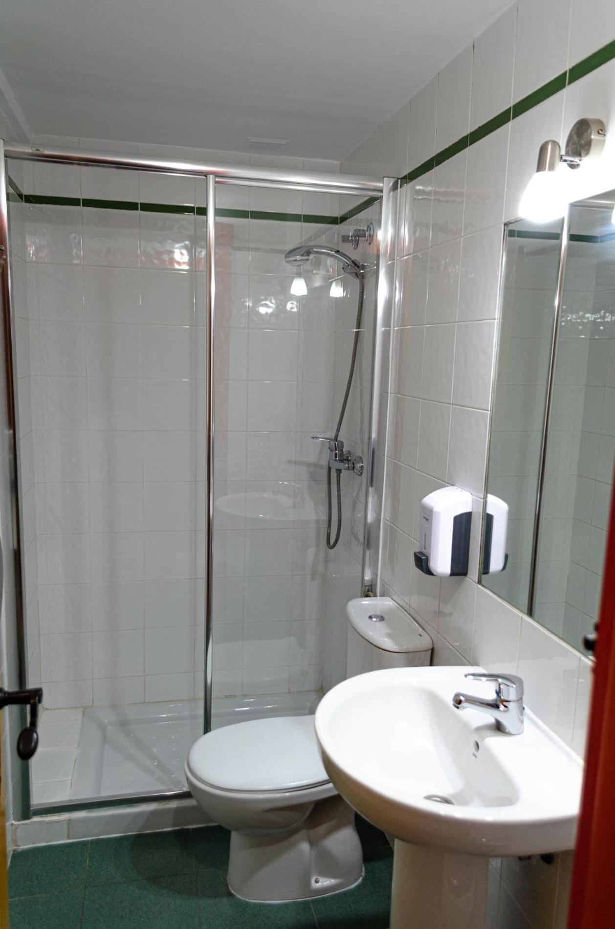 Family Room With Private Bathroom photo 2
