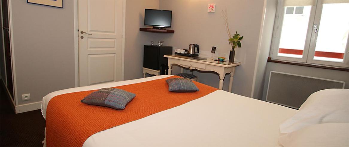 Double Room with Shower photo 3