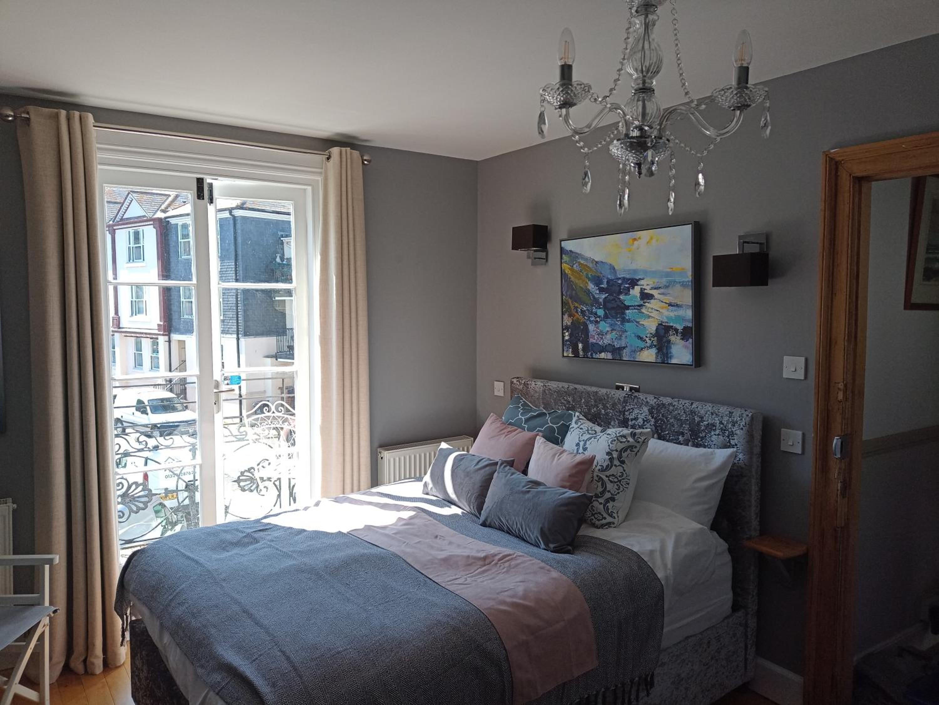 Double Room with Balcony - Photo 7
