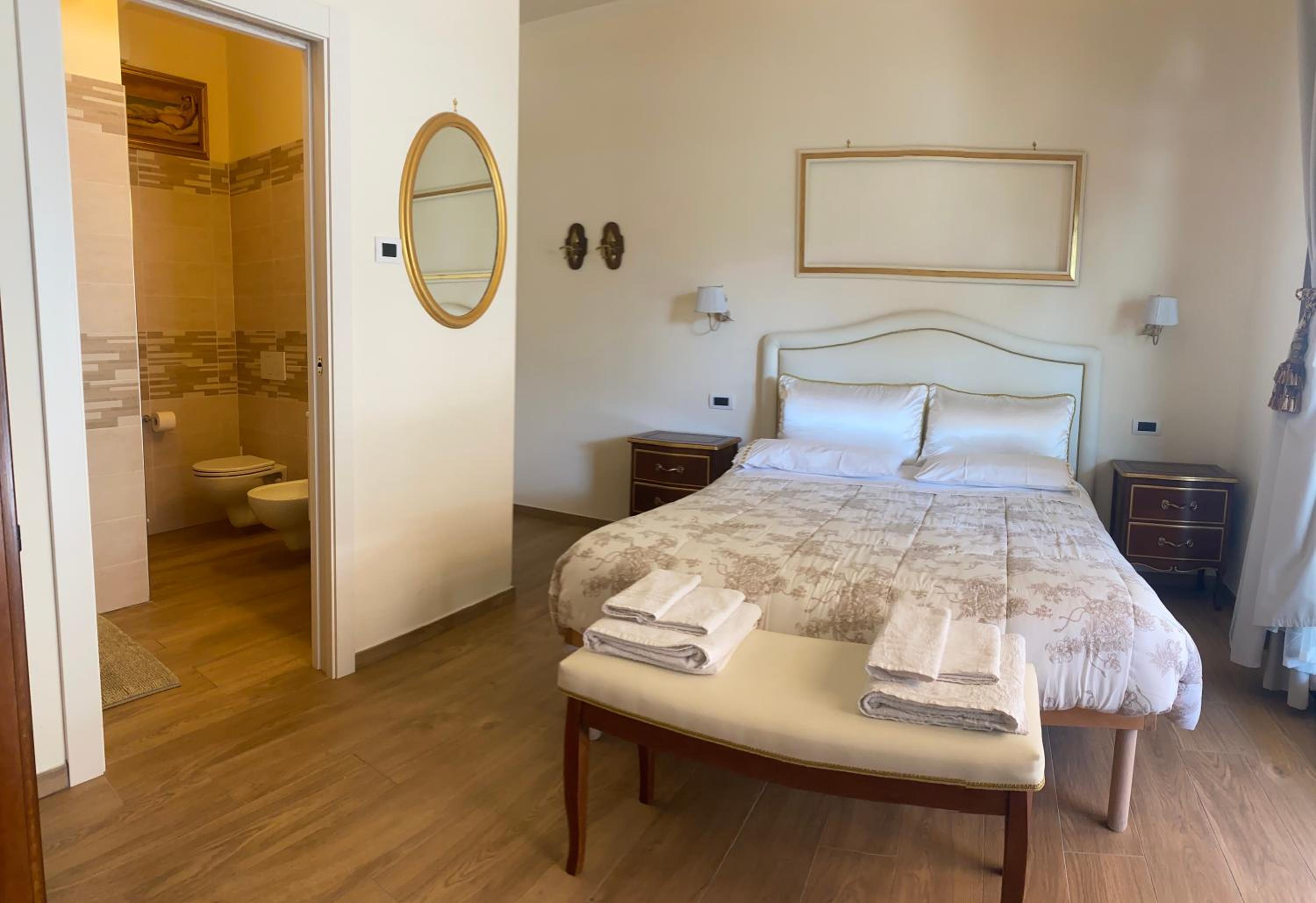 Double Room with Private Bathroom photo 2