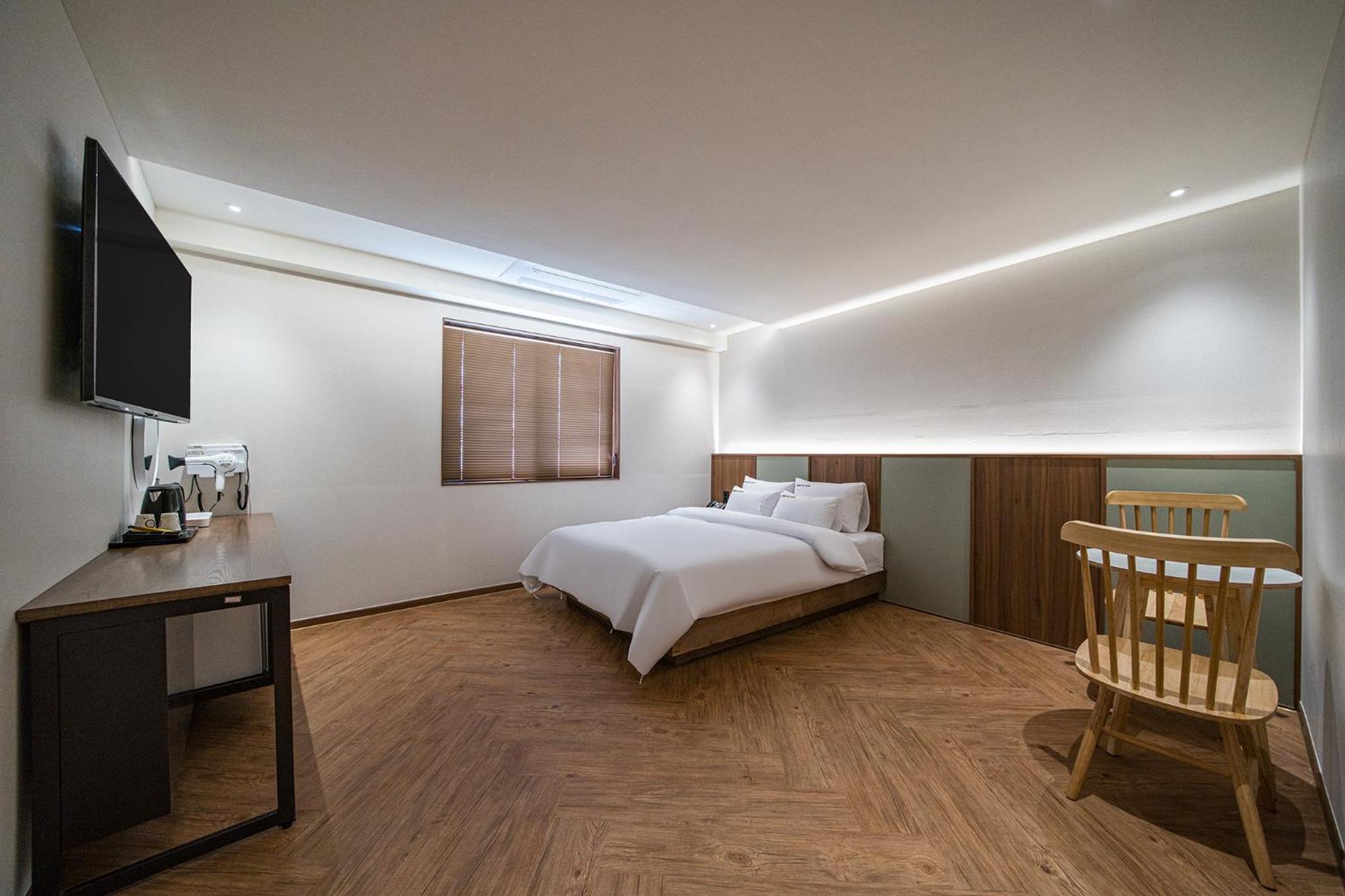 Standard Double Room - Photo 18