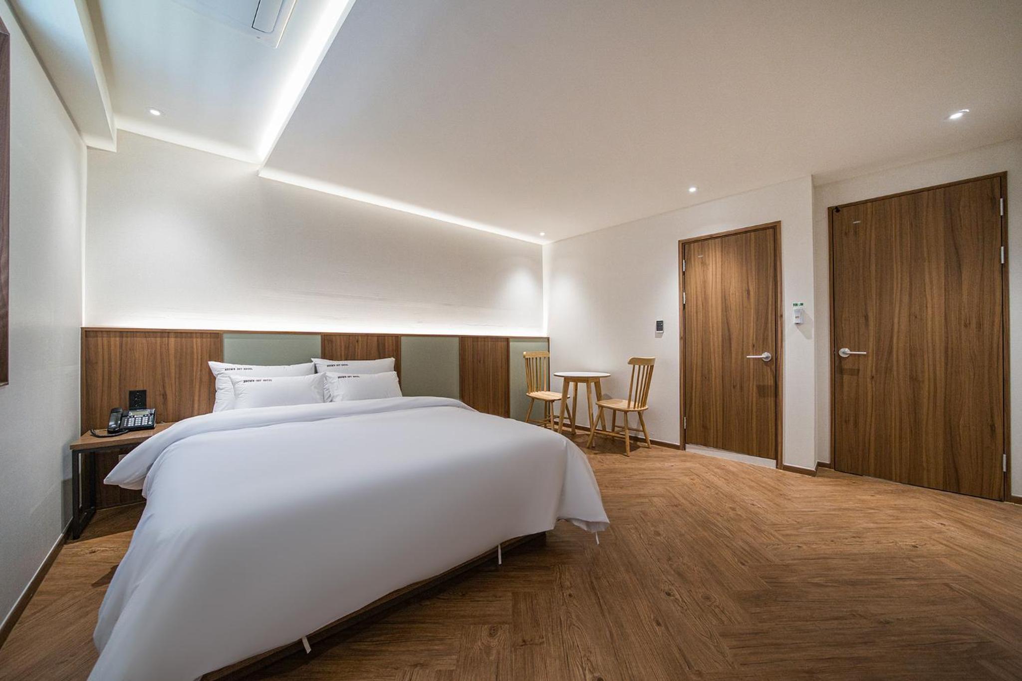 Standard Double Room - Photo 17