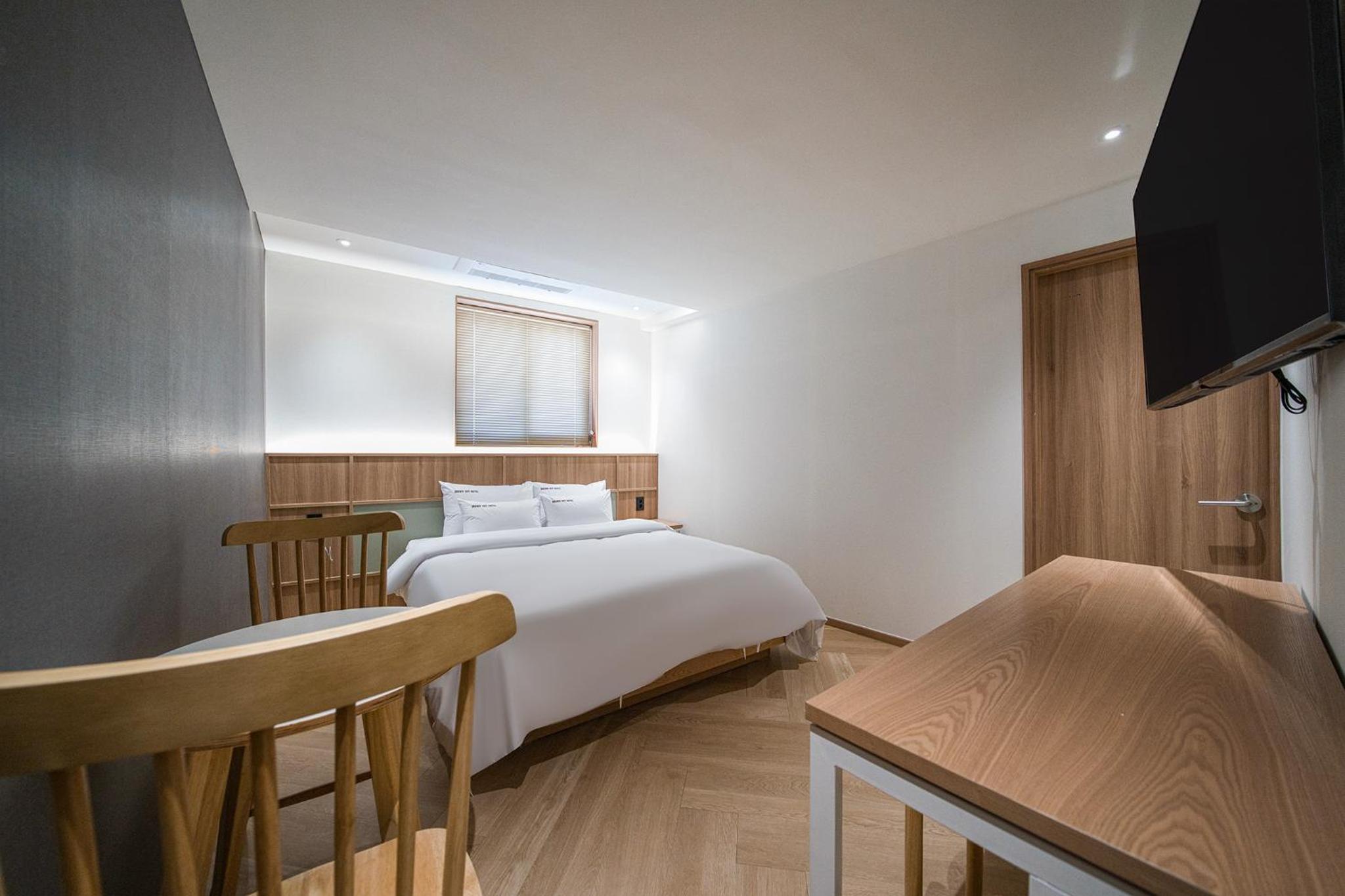 Standard Double Room - Photo 19