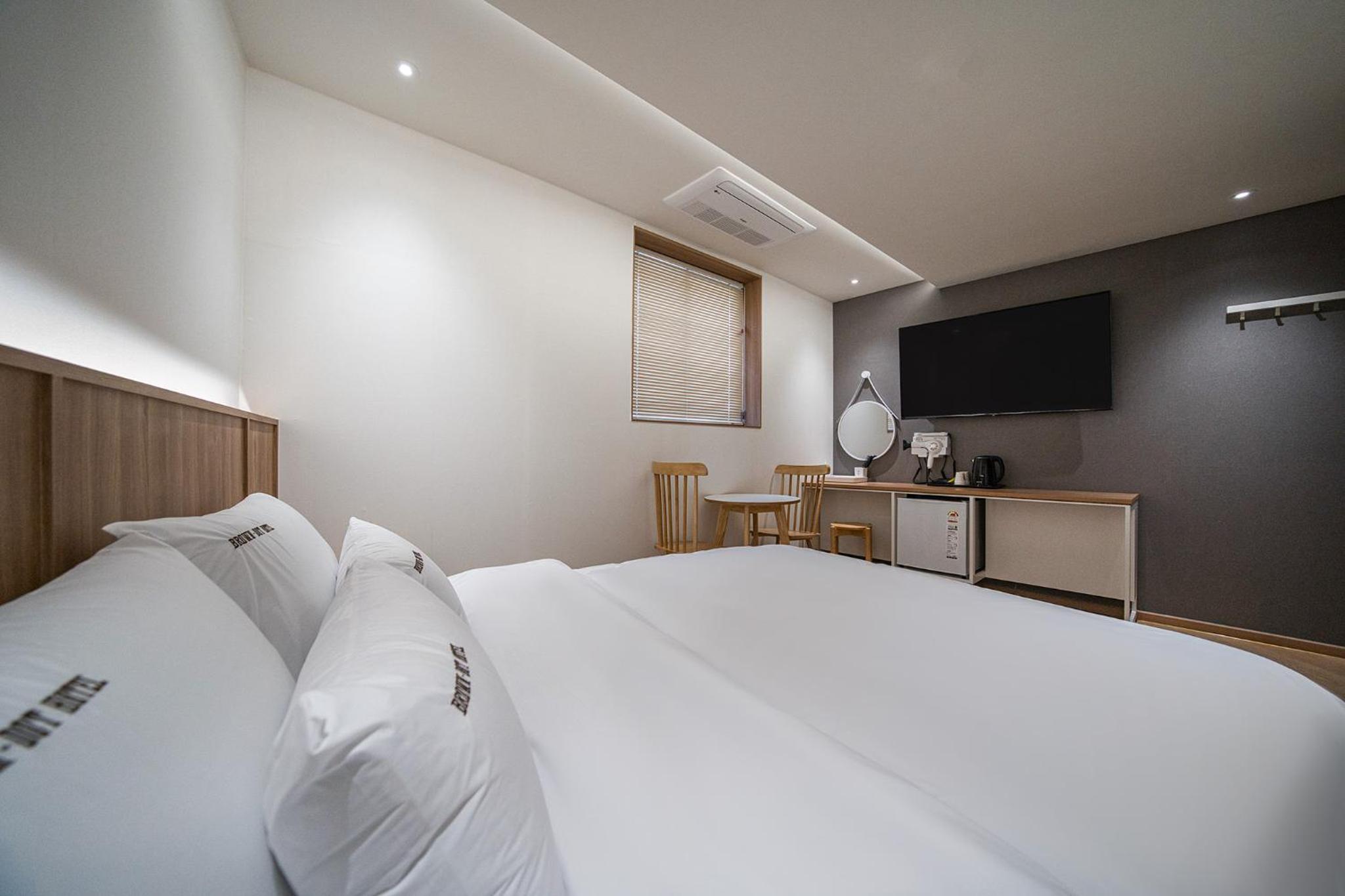 Standard Double Room - Photo 20