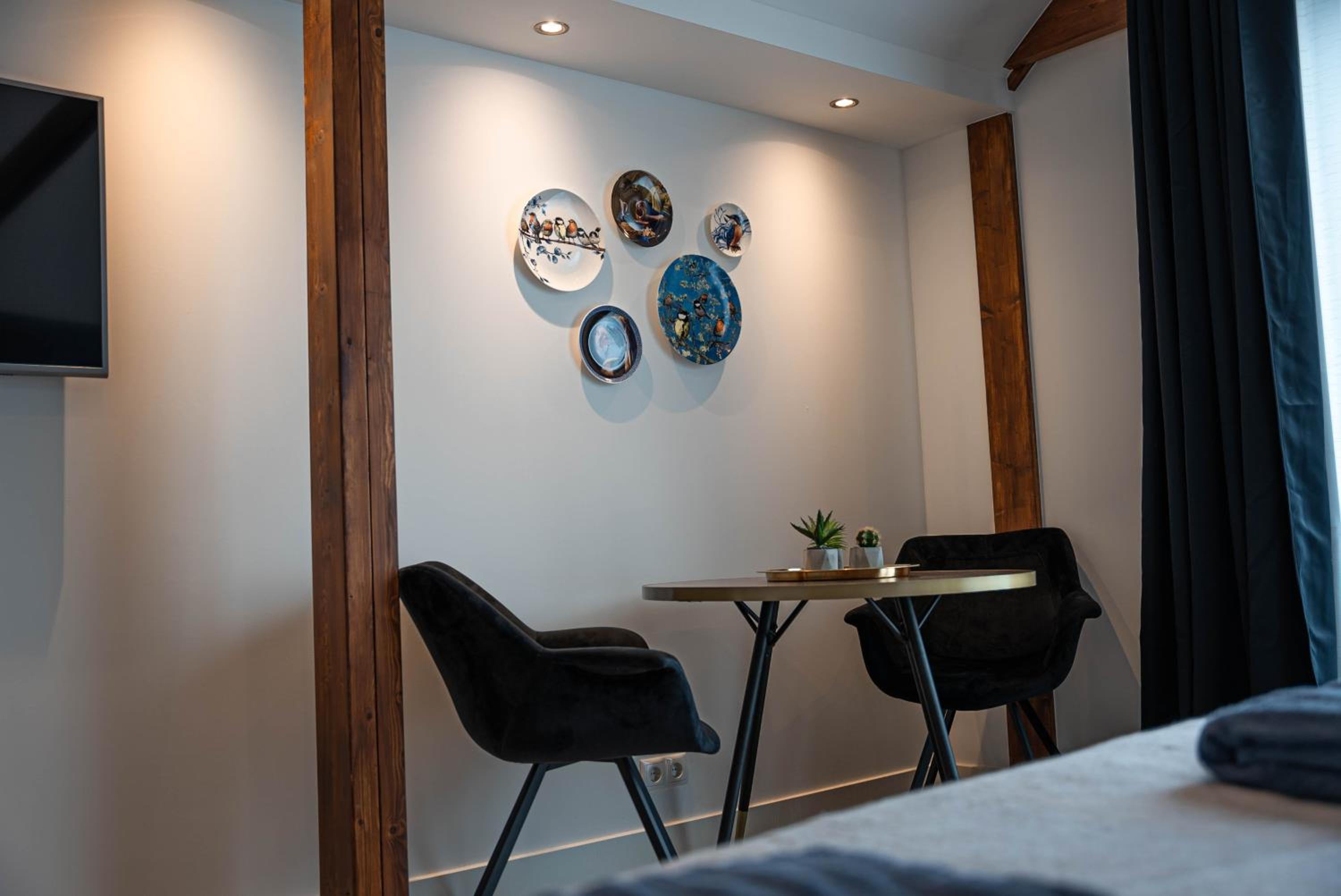 Deluxe Double Room - Photo 9