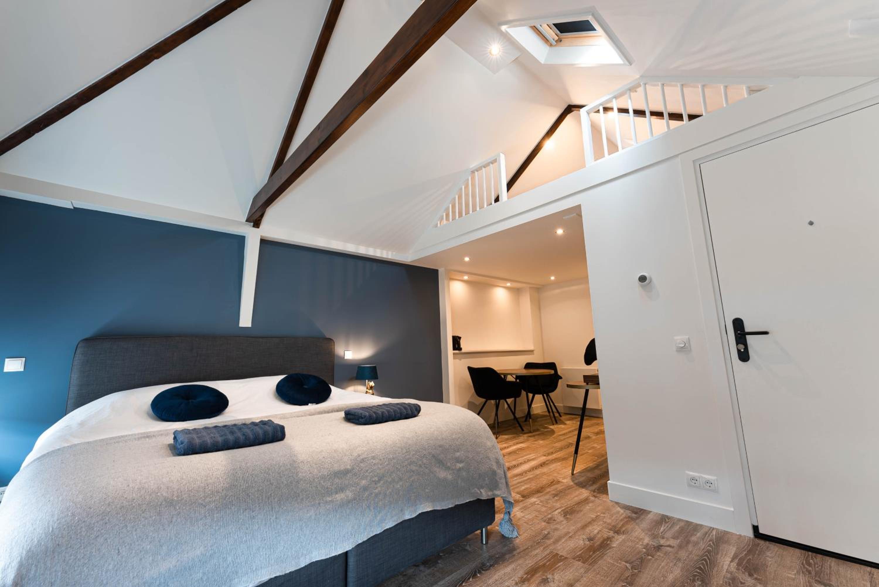 Deluxe Double Room - Photo 8