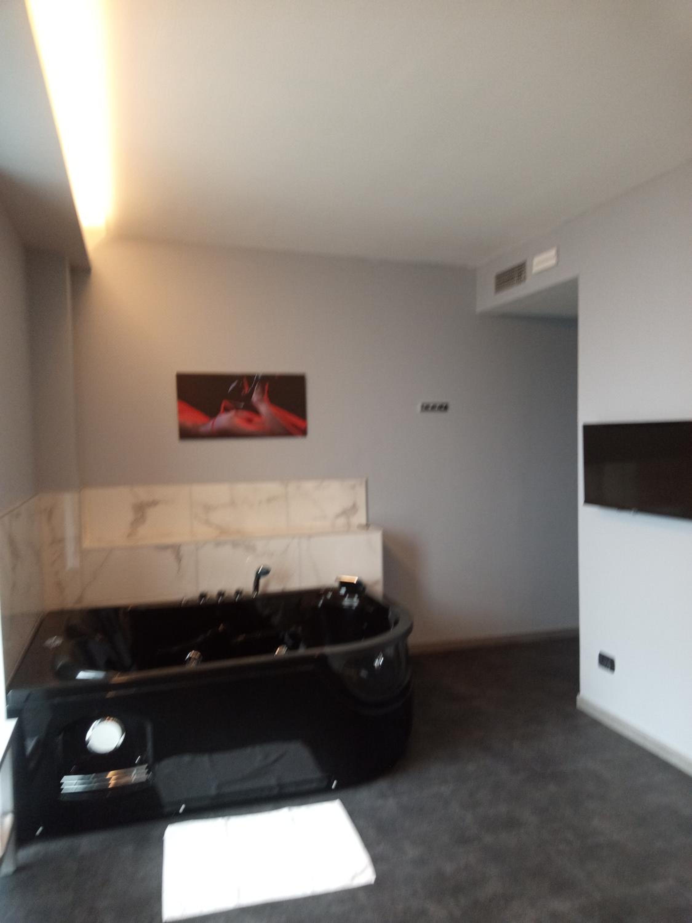 Deluxe Junior Suite - Photo 10