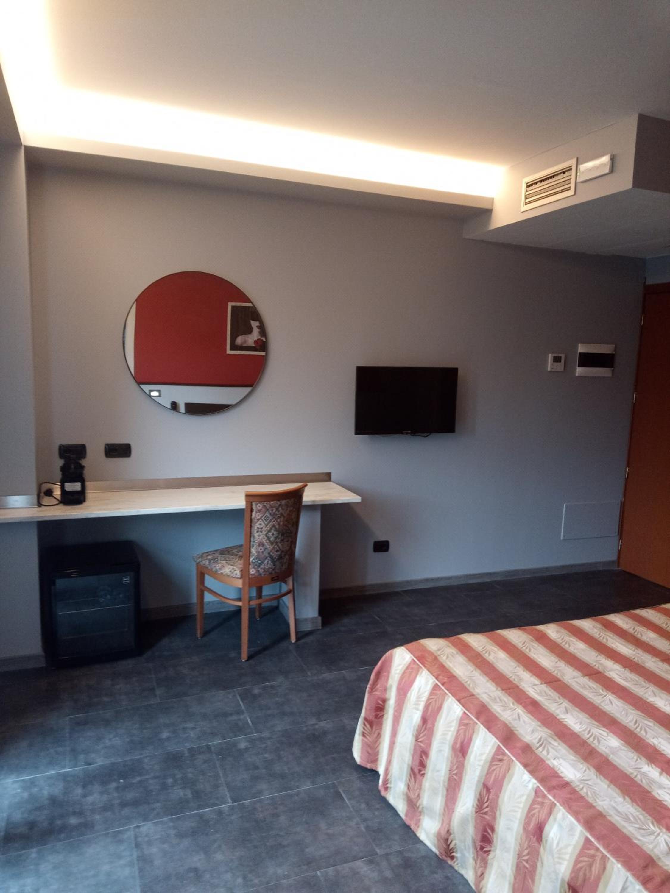 Deluxe Junior Suite - Photo 13