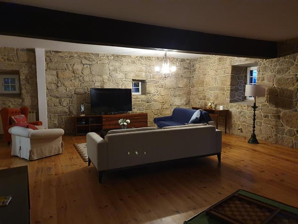 Five-Bedroom House - Photo 1