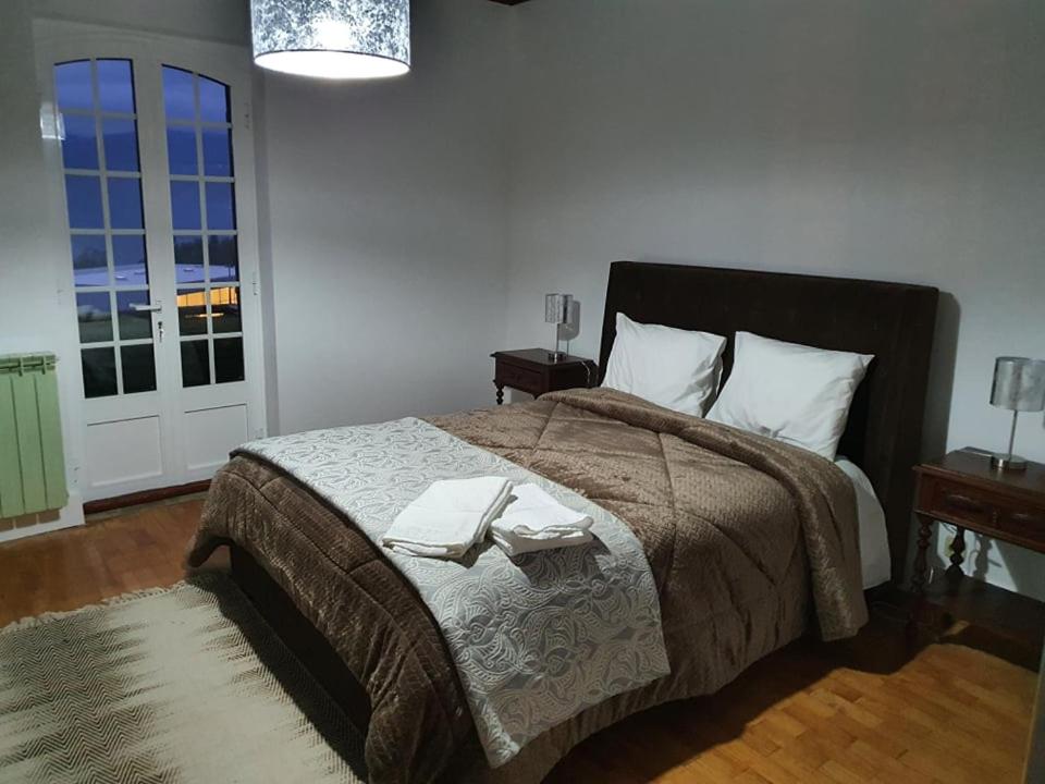 Five-Bedroom House - Photo 2