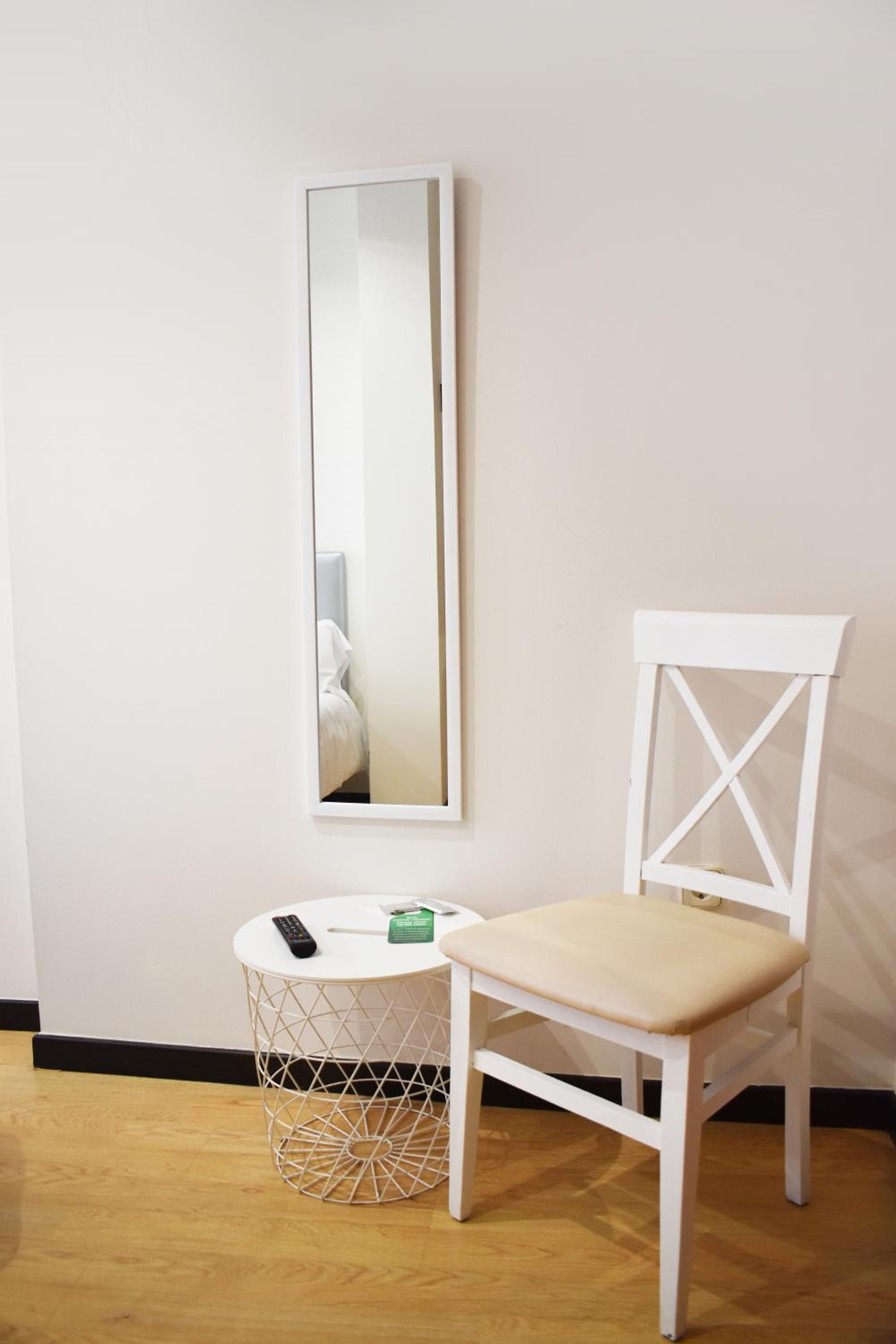Twin Room with Balcony - Photo 4