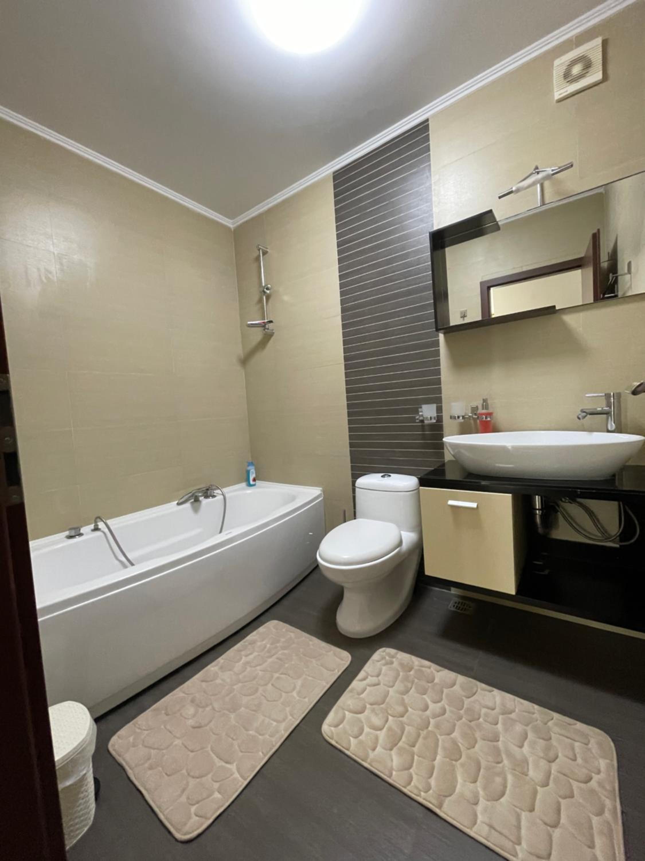 One-Bedroom Apartment - Photo 2