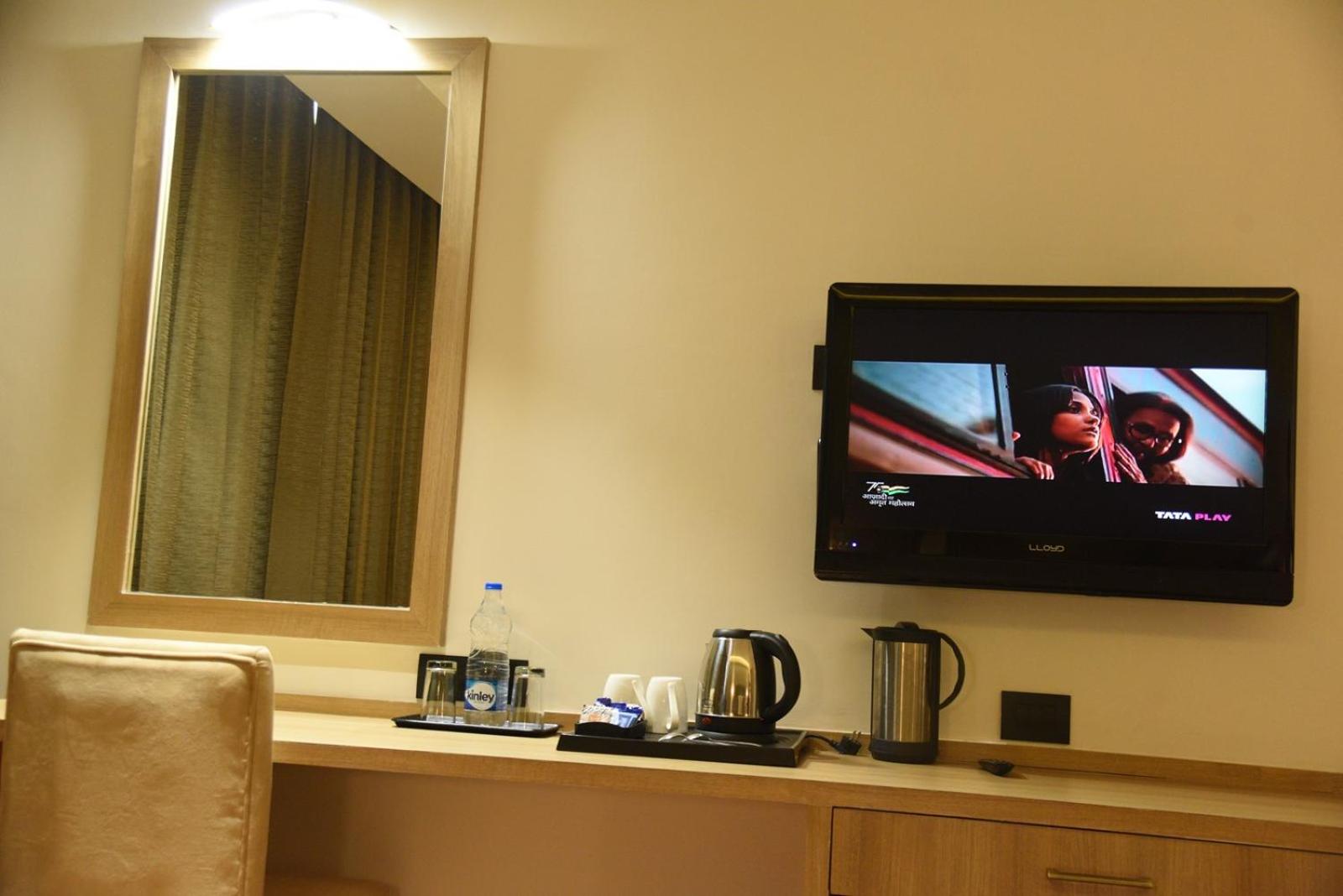 Superior King Room photo 2