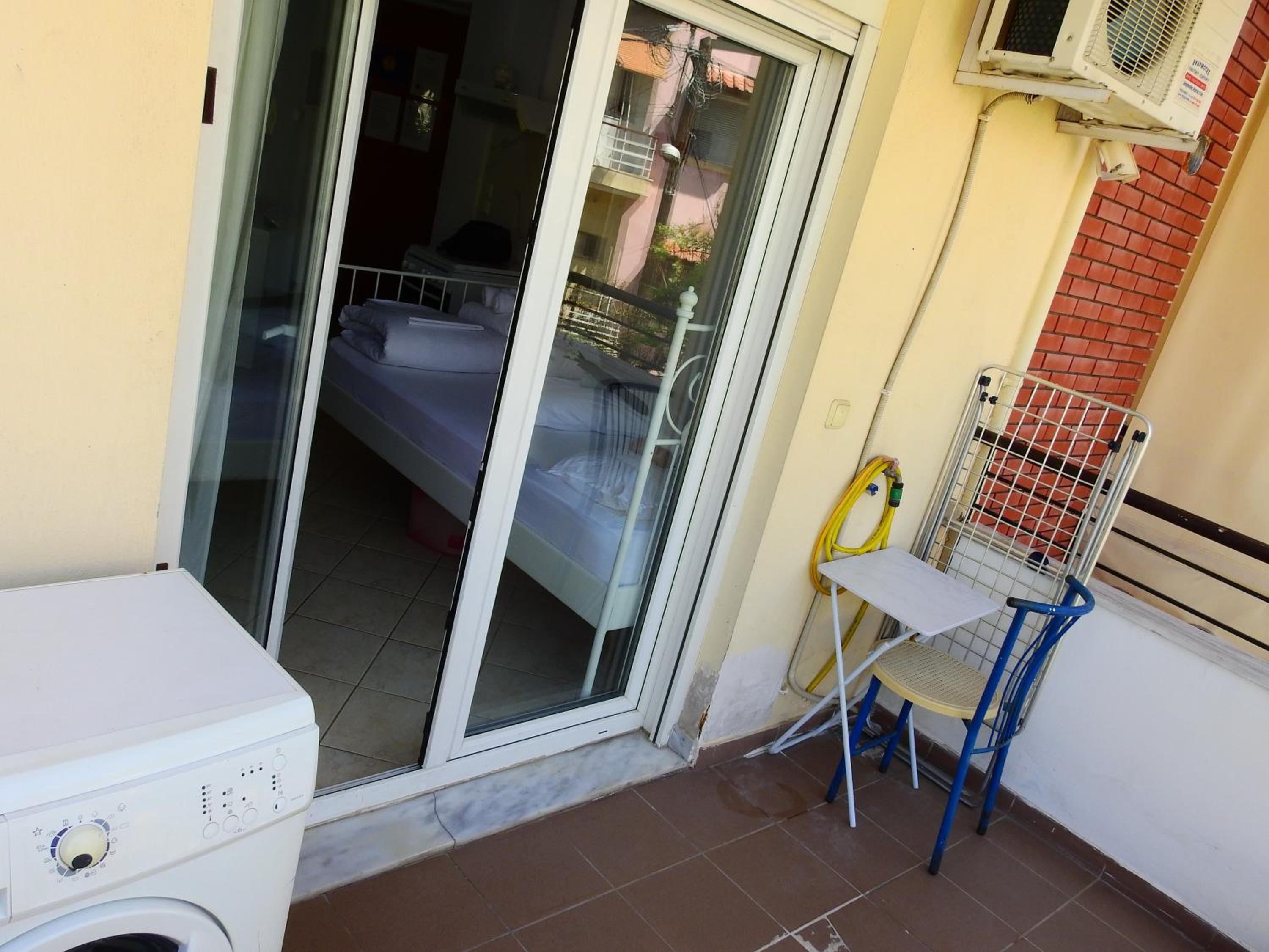 Studio Apartment - Photo 29