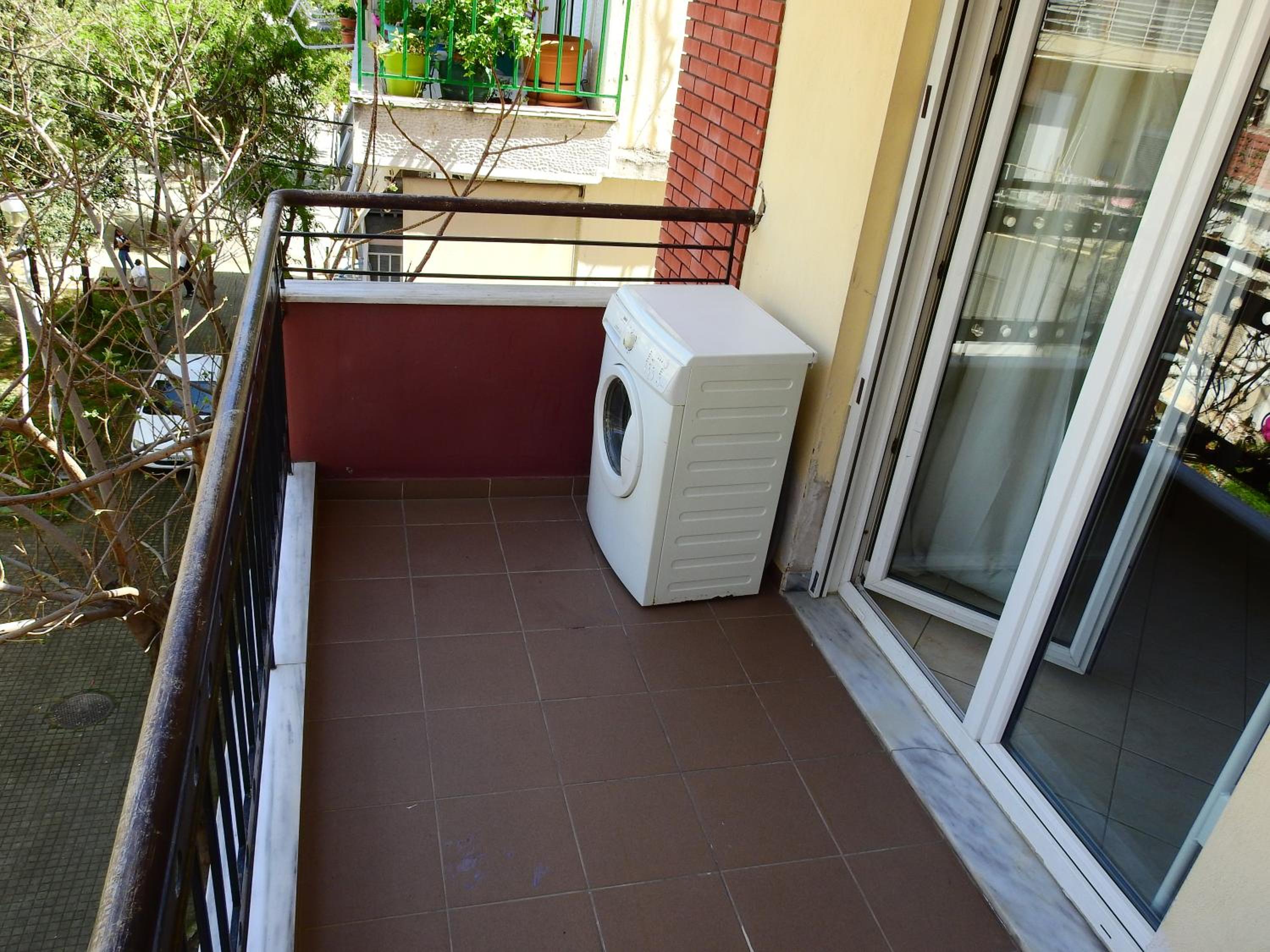 Studio Apartment - Photo 34