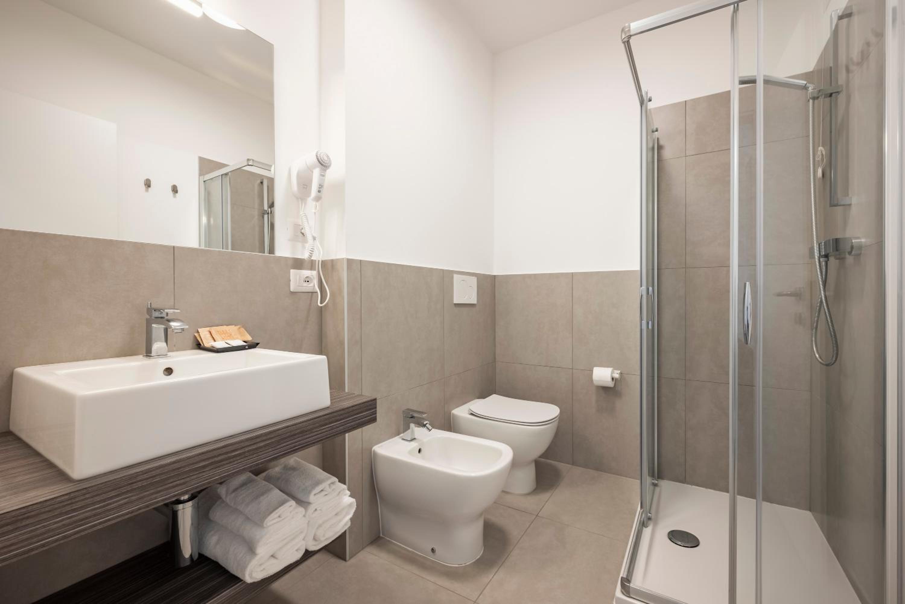 Double Room - Photo 6