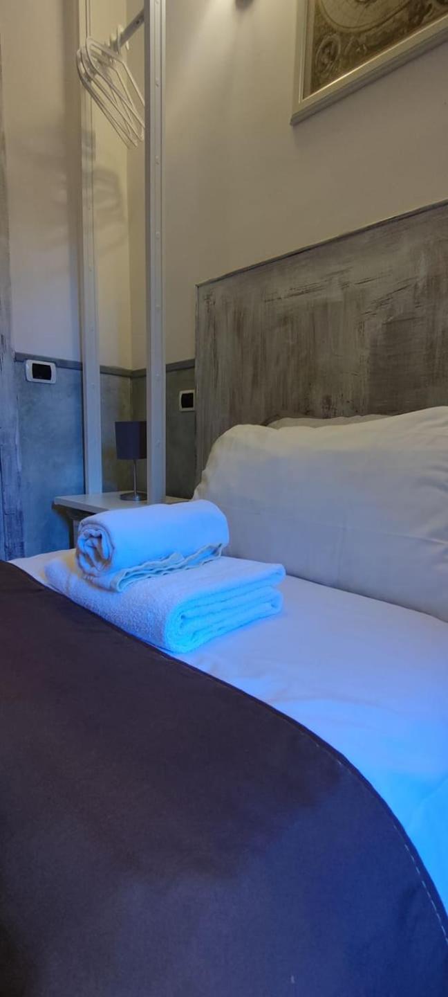 Single Room with Private Bathroom photo 2